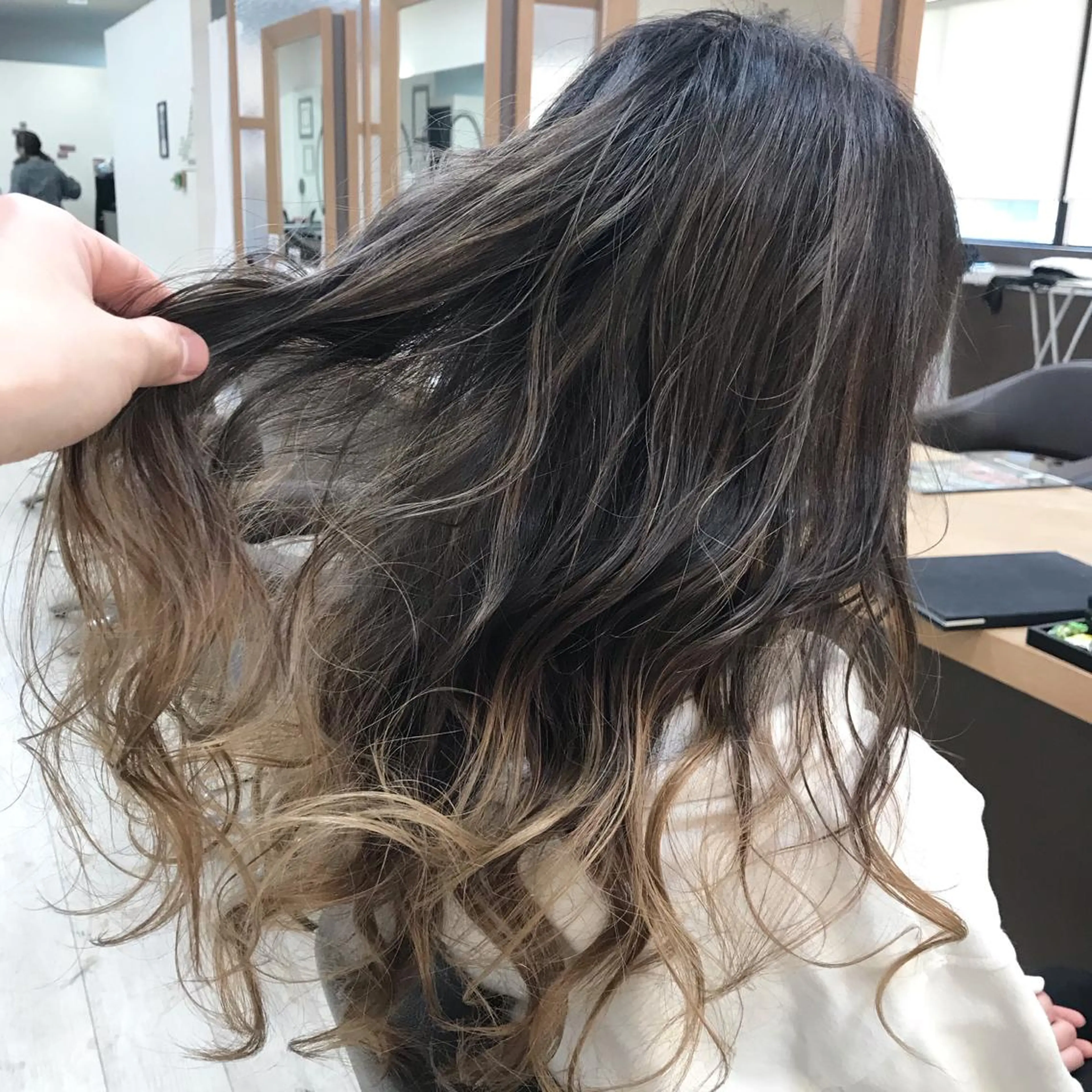 ロング カラー カット ヘアカラー トリートメント Lien 深井店のヘアスタイル