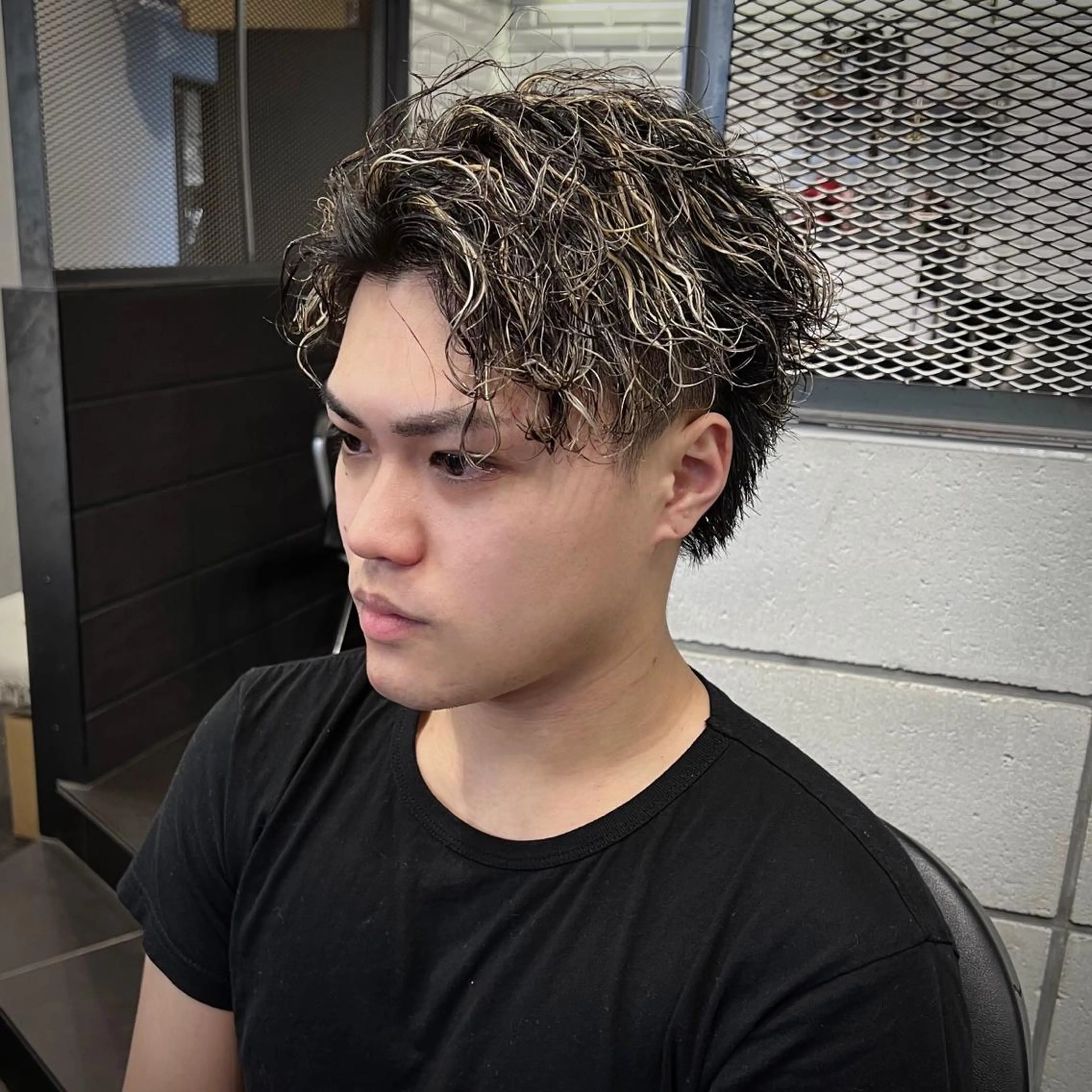 メンズ メンズハイライト 波巻きパーマ カット ヘアカラー パーマ トリートメント メンズ特化/パーマ/ メッシュ/竜成のヘアスタイル