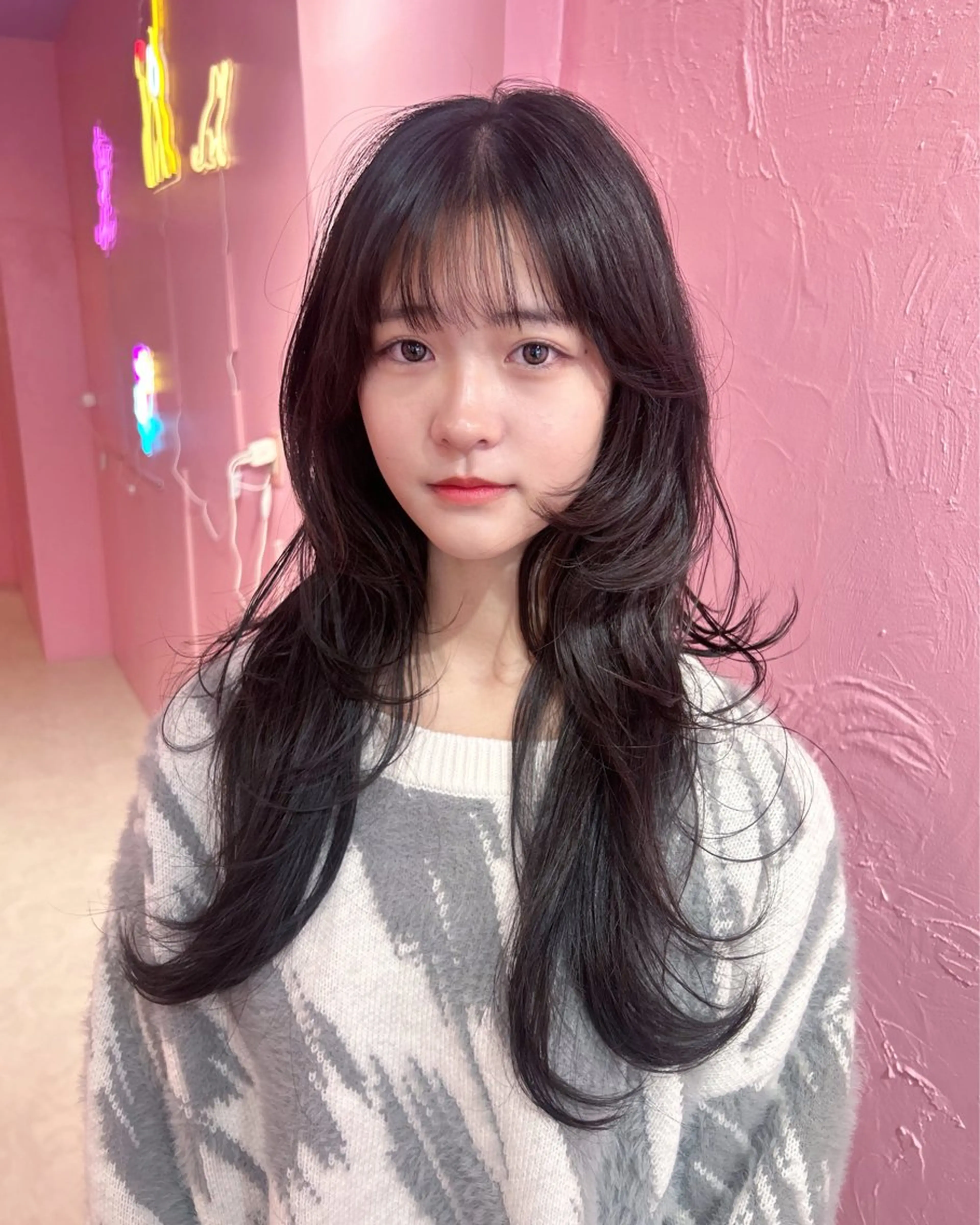 セミロング ハッシュカット 韓国風ヘア 植田 彩加のヘアスタイル