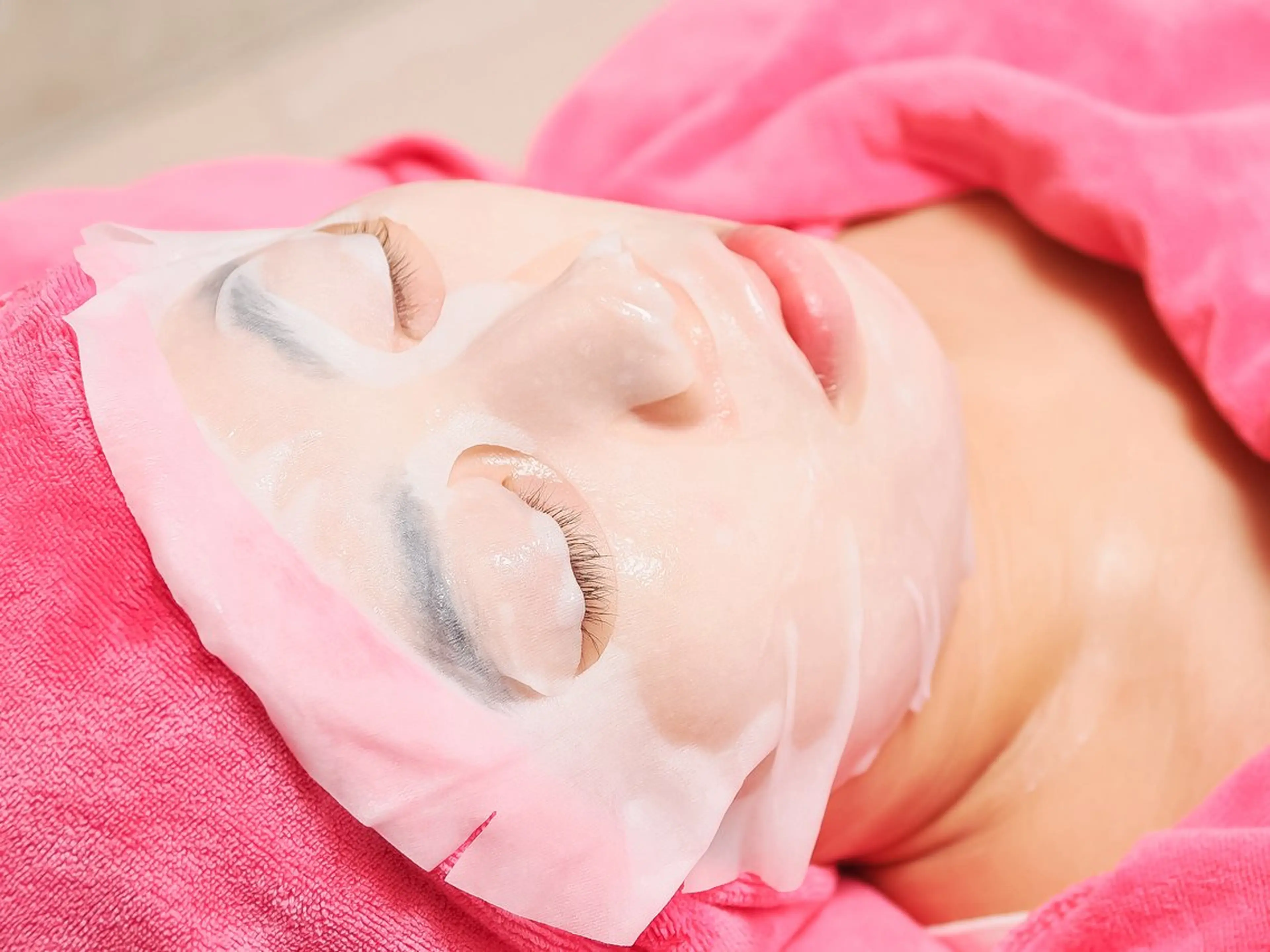 艶肌フェイシャル】W幹細胞導入コース《美容液＋シートマスクで深層ケア》の写真