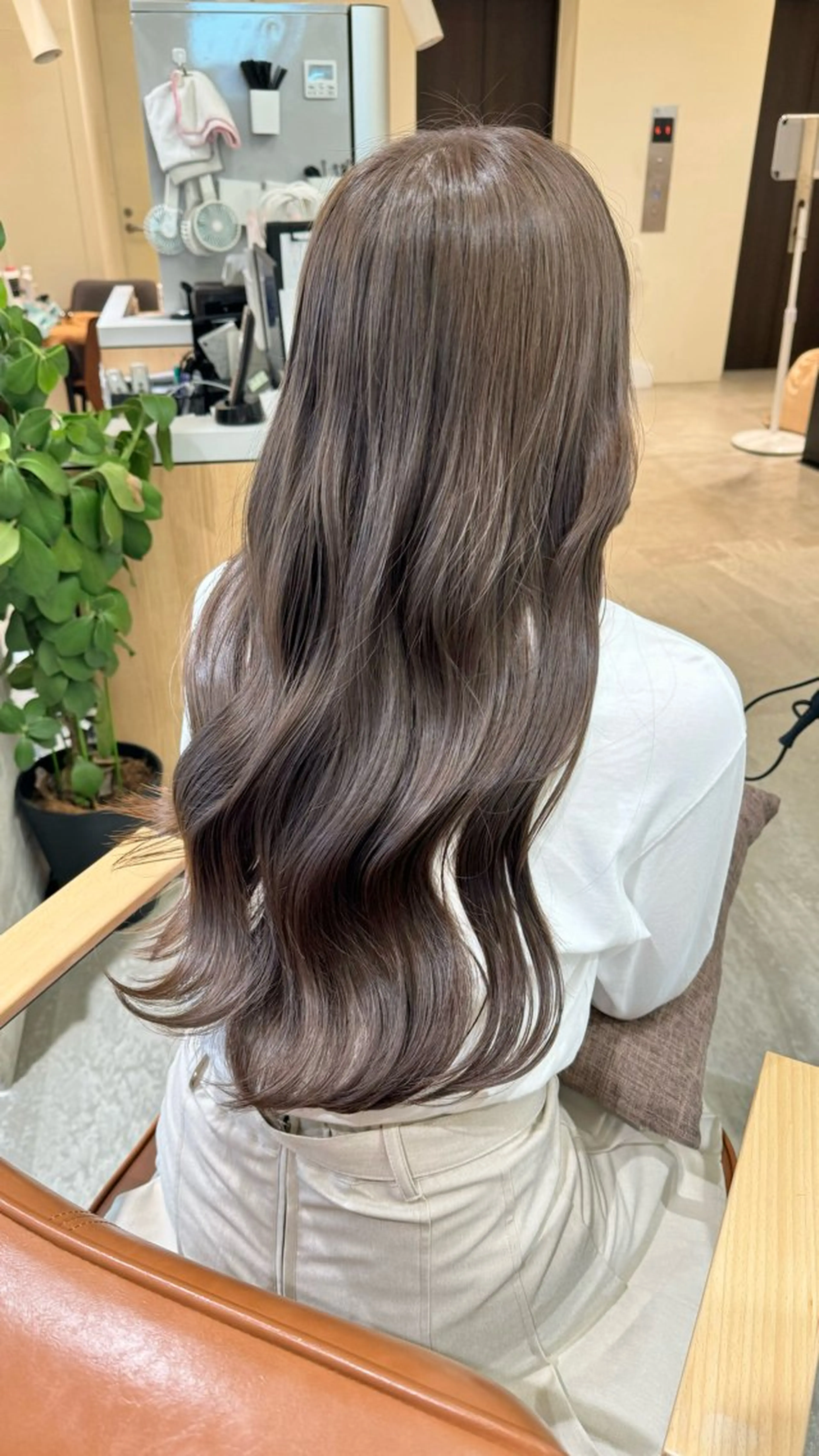 ロング i.GINZA所属・ハイトーン/透明感 カラー/レイヤーのヘアスタイル