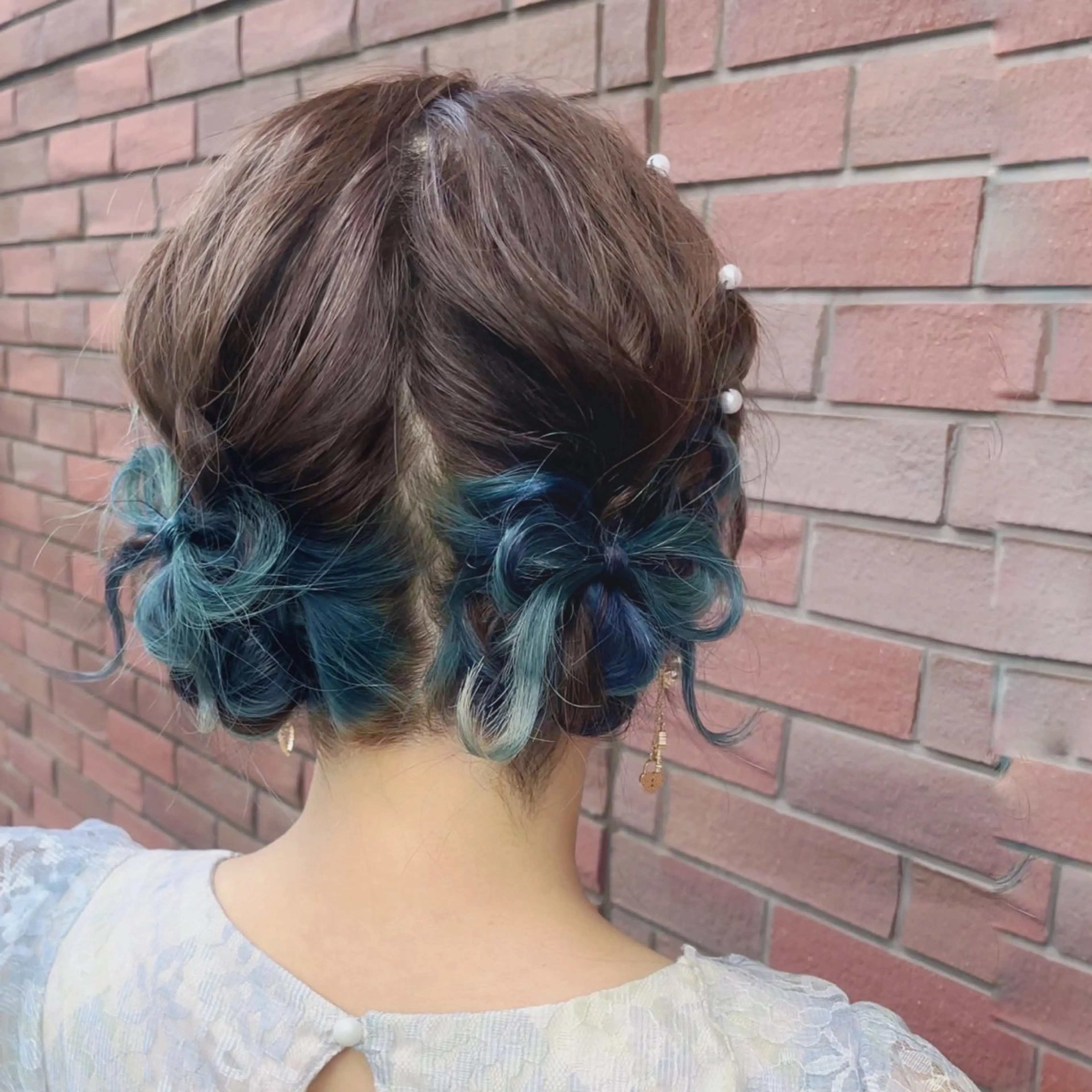 セミロング カラー ヘアアレンジ お団子ヘア ブルーカラー インナーカラー 古沢 みづきのヘアスタイル