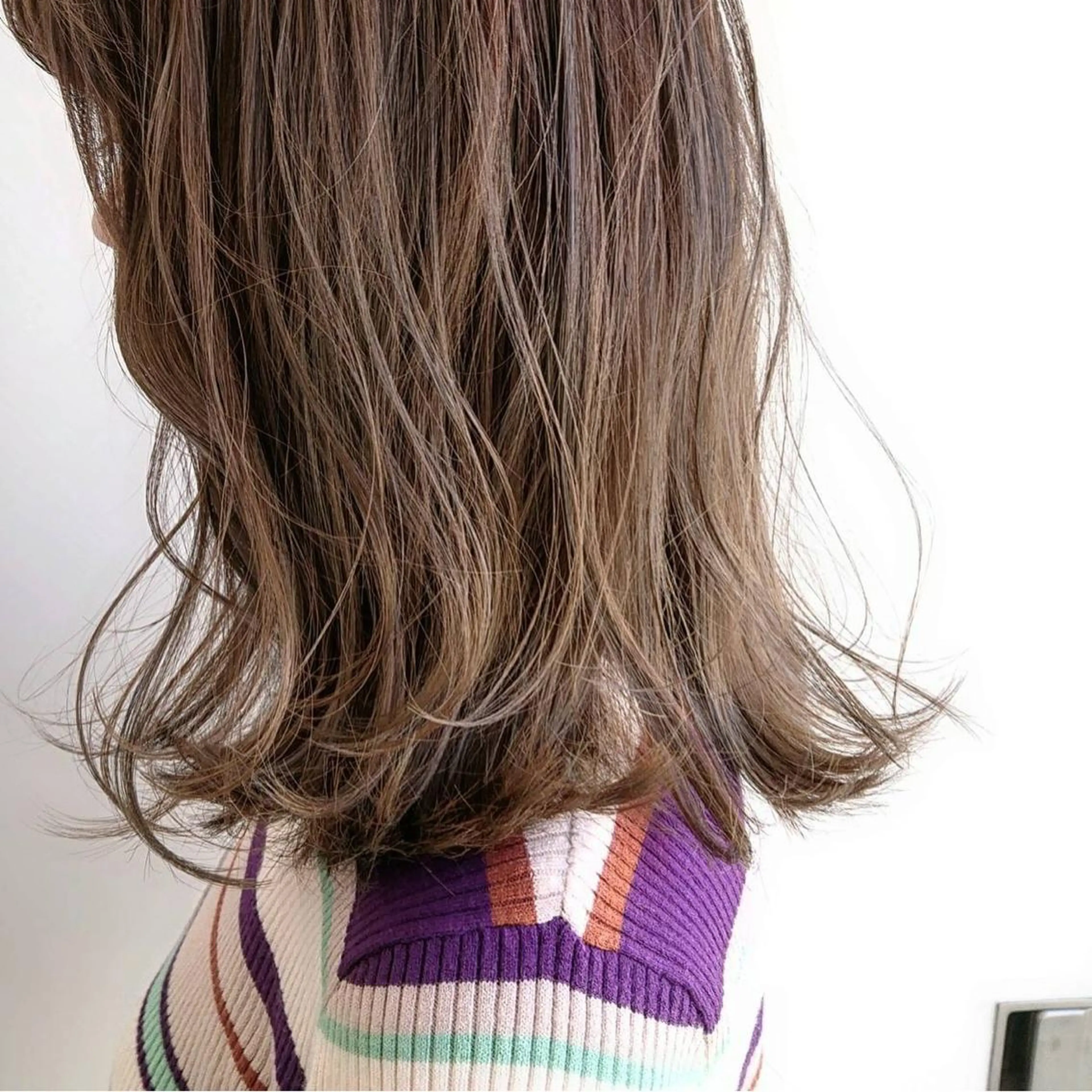 ミディアム カラー アッシュ ベージュカラー 外ハネヘア Beach private salon所属・Beach 代表 KENTAのヘアスタイル