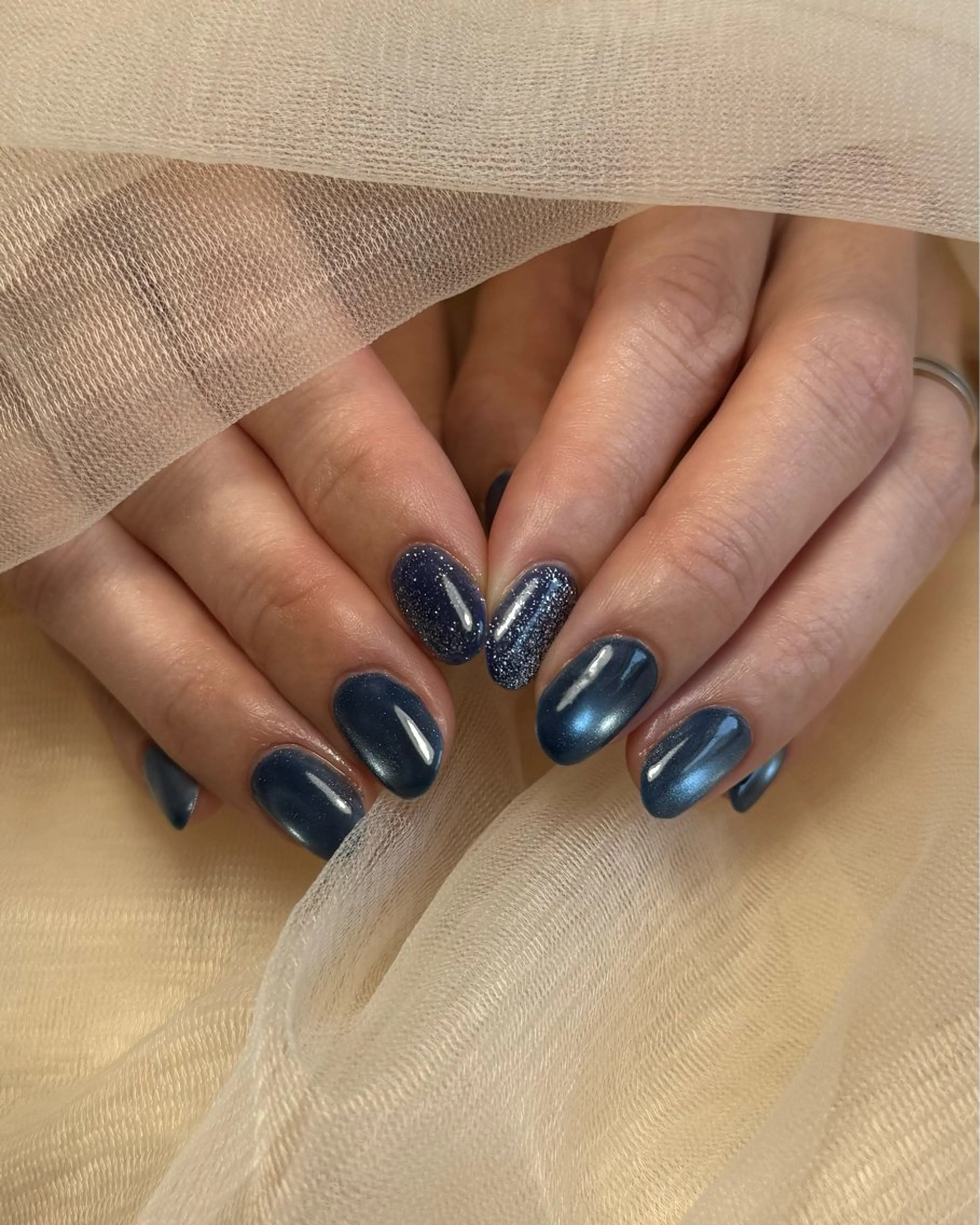 ネイル アートネイル ブルー グリーン ラメ(グリッター) マグネットネイル ハンドネイル via nailのネイルデザイン