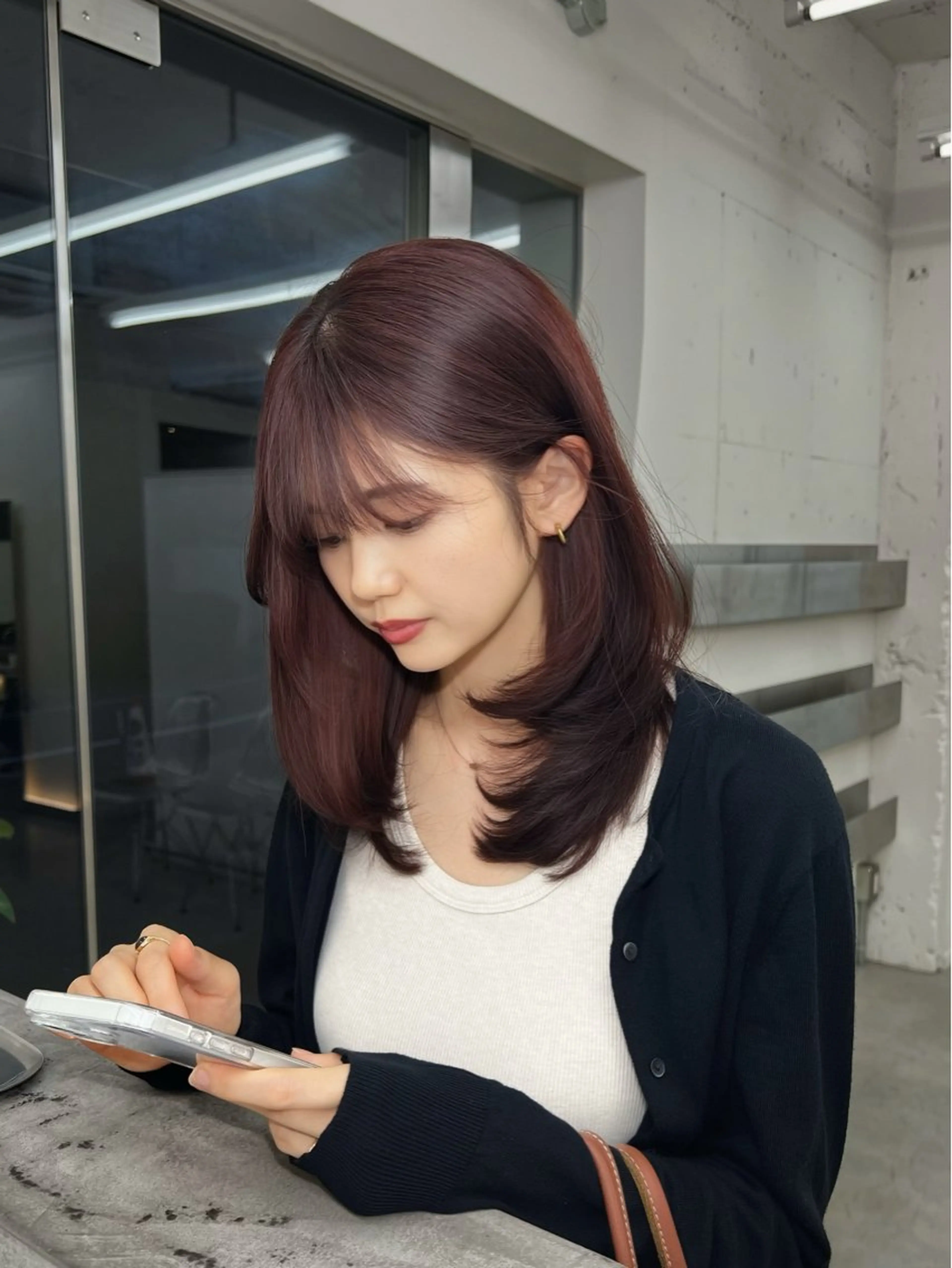 ミディアム カラー ミディアムレイヤー ブラウンカラー レッドカラー レッドブラウン レイヤーカット カット ヘアカラー トリートメント ヘッドスパ ヘアセット 柔らかブラウン/顔周 りレイヤー♡ユウシのヘアスタイル