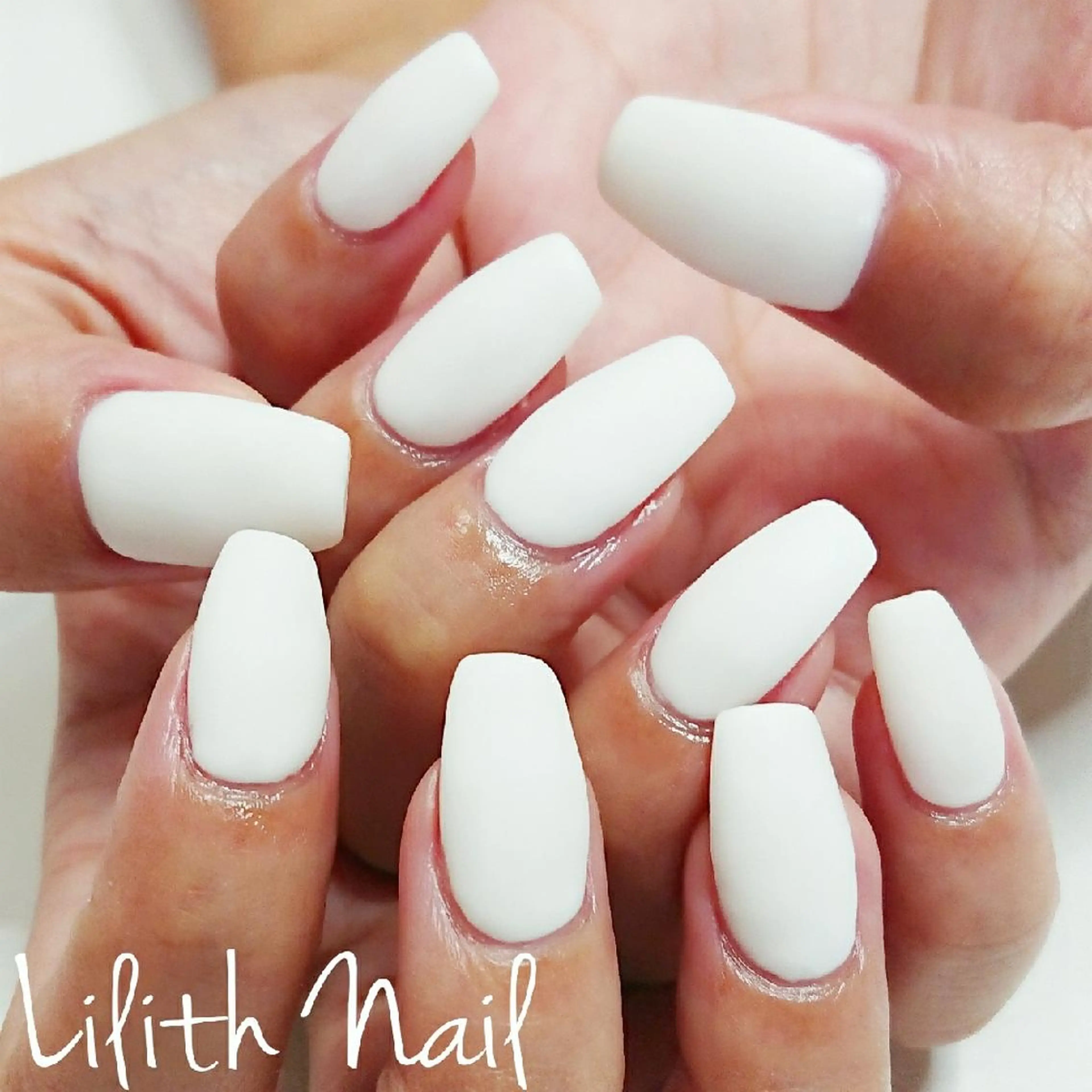 ネイル マットネイル ホワイト ハンドネイル Lilith Nailのネイルデザイン