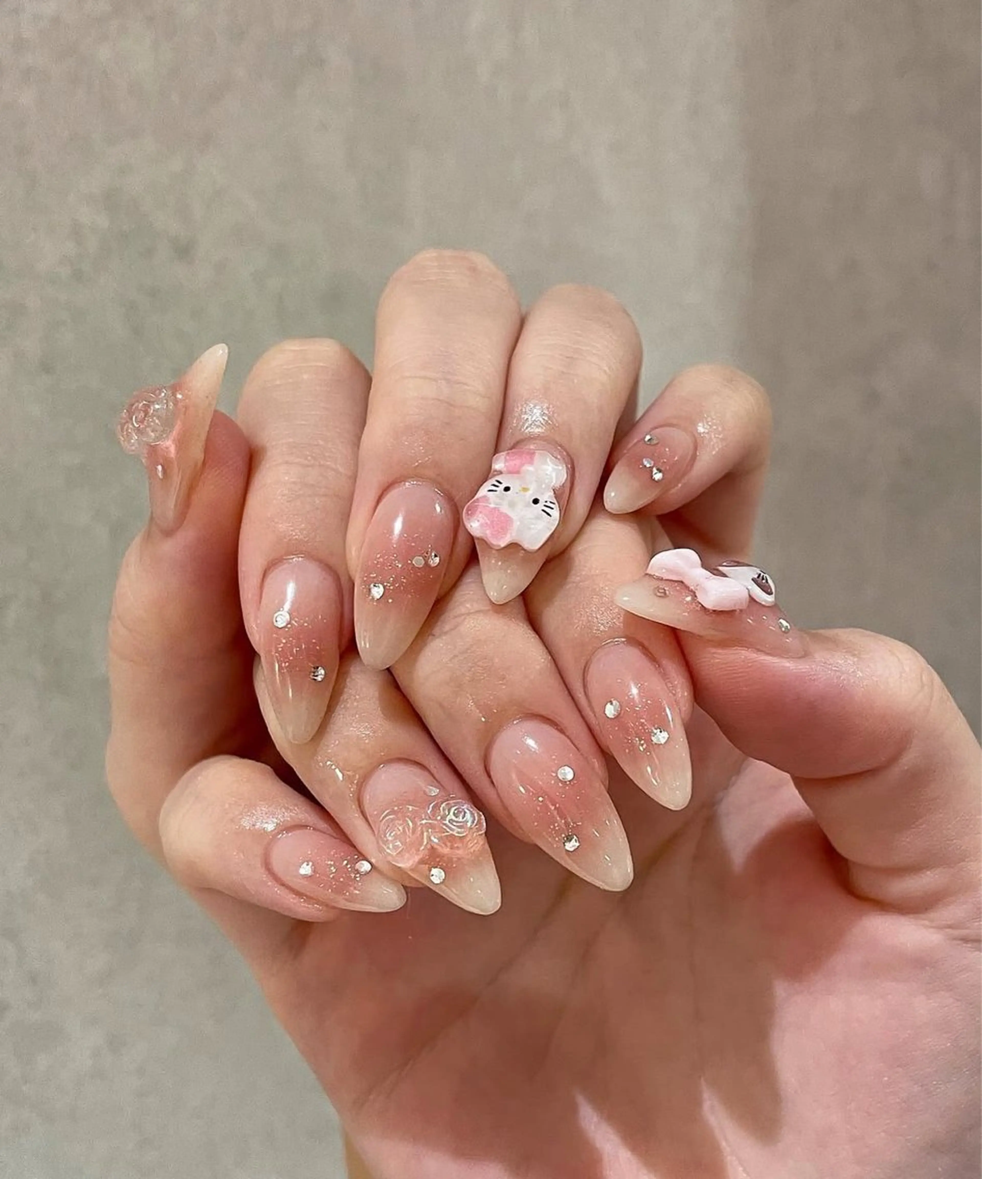 ネイル 長さ出し グラデーション キラキラネイル 韓国ネイル ラメ(グリッター) ハンドネイル ハンドケア Chisa Nail Studio所属・チ サのネイルデザイン