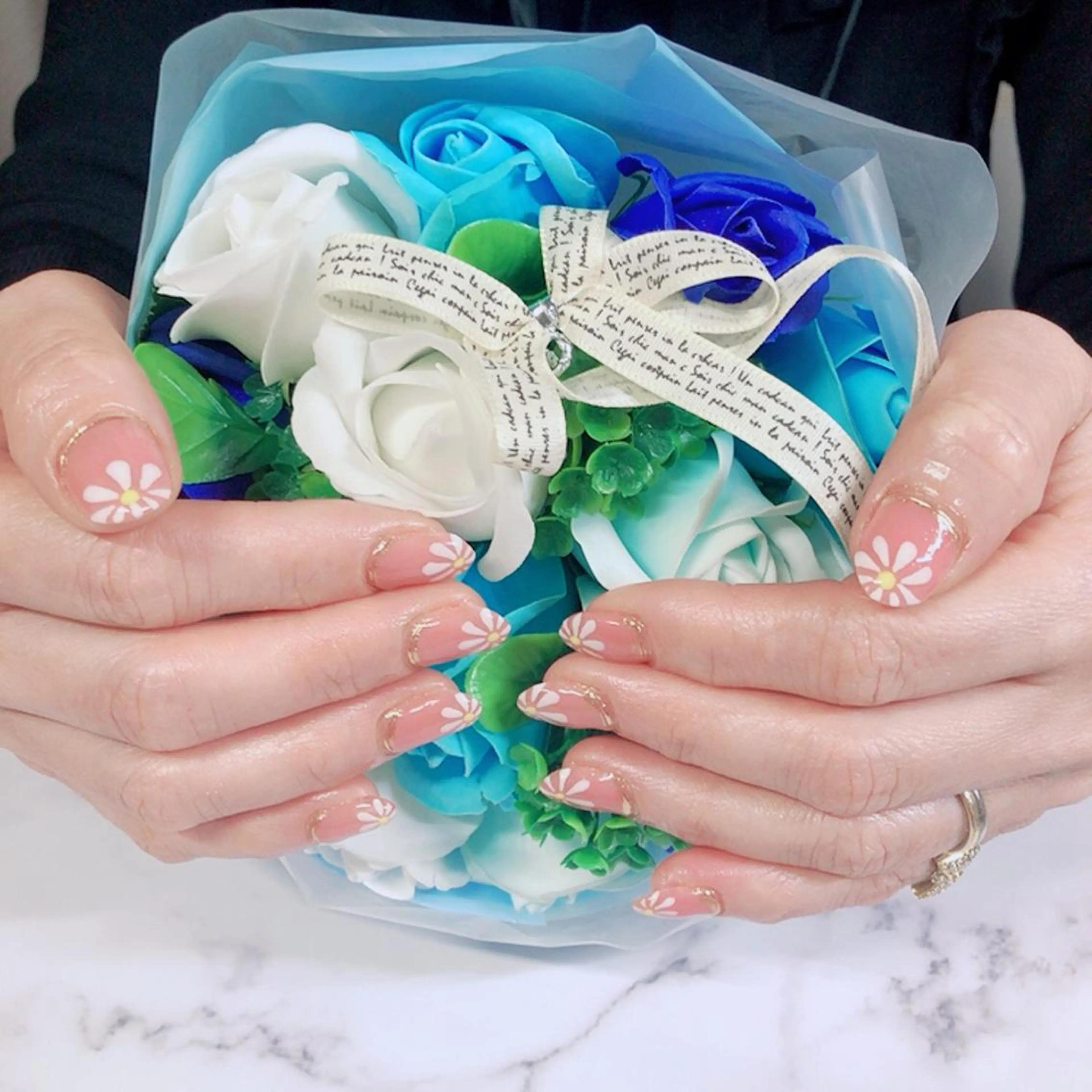 ネイル 持ち込み 奥園 良恵のネイルデザイン