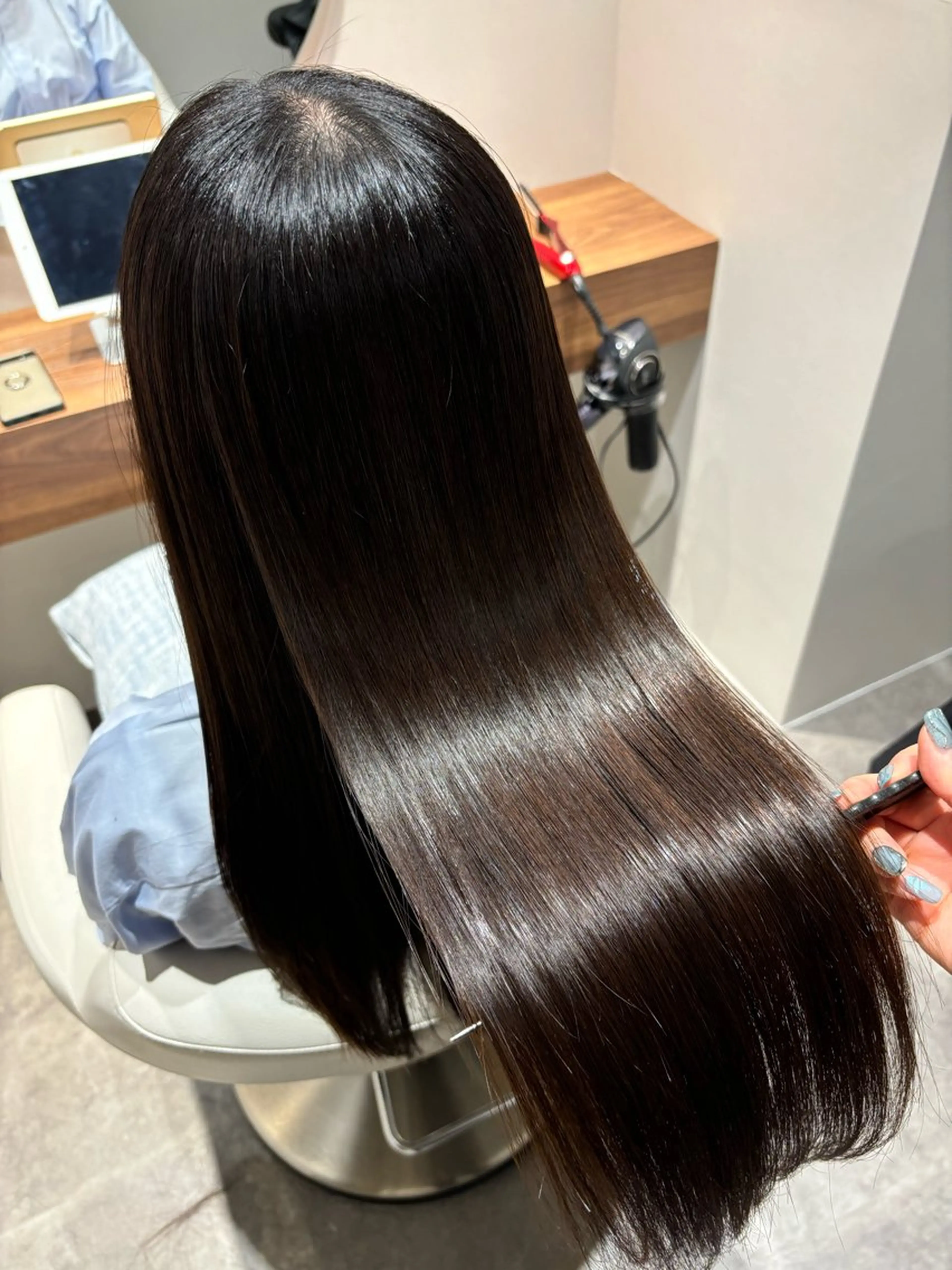 ロング トリートメント 美髪ヘア 🤍erikaのヘアスタイル