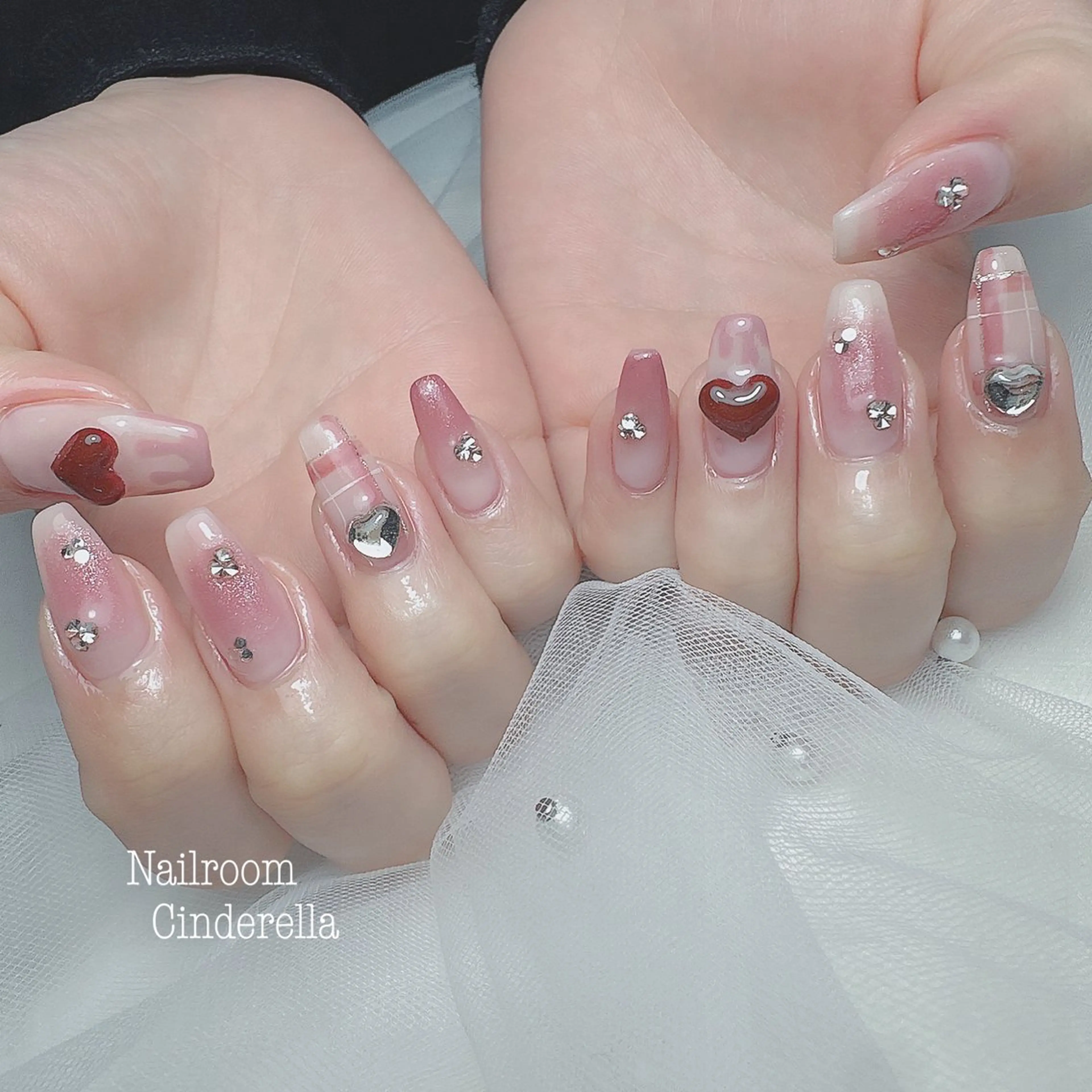 ネイル チークネイル Nailroom. Cinderellaのネイルデザイン
