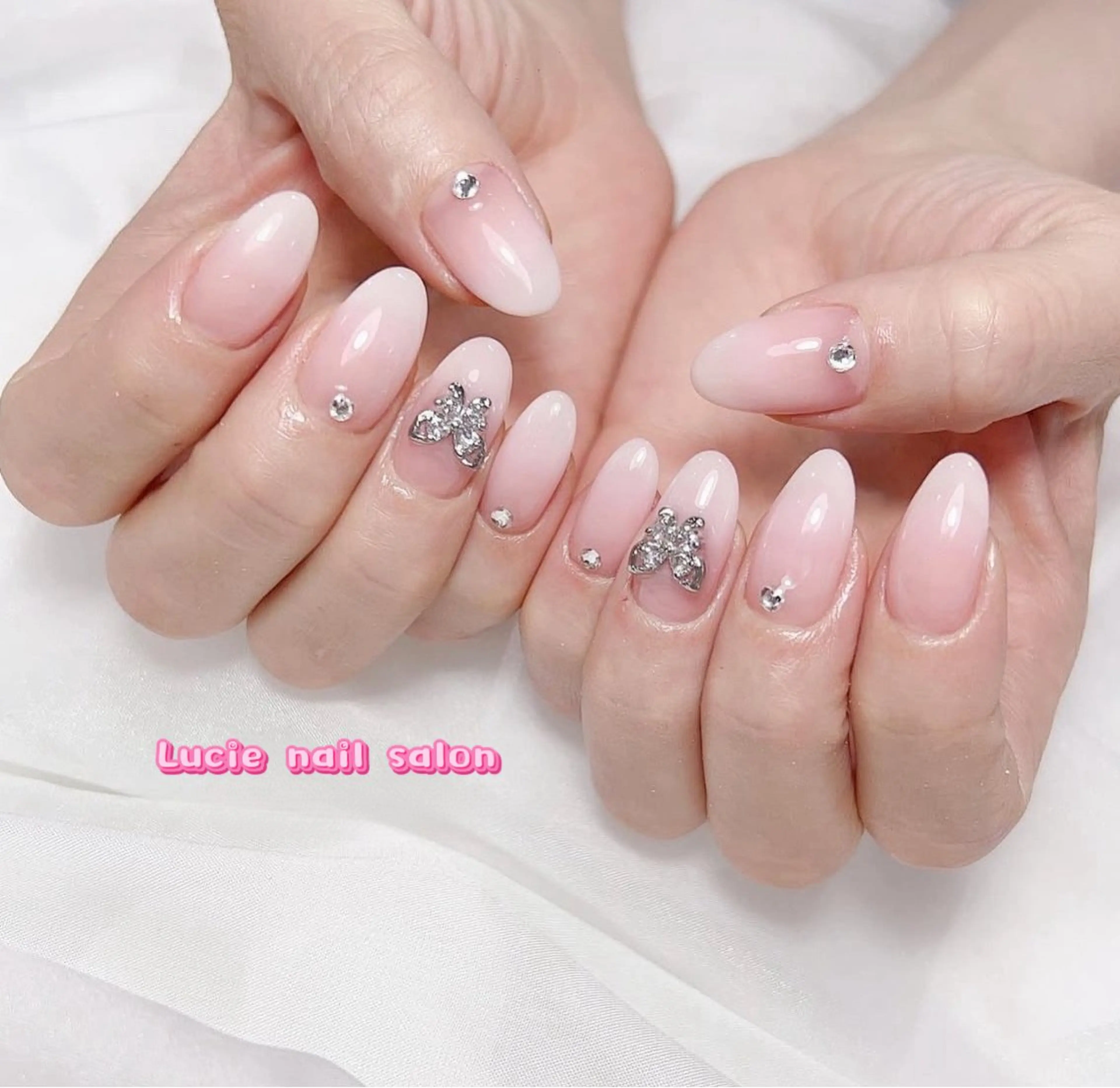 ネイル フレンチネイル ジェルネイル グラデーション 持ち込み オフィスネイル ハンドネイル LUCIE NAIL所属・LUCIE NAILのネイルデザイン