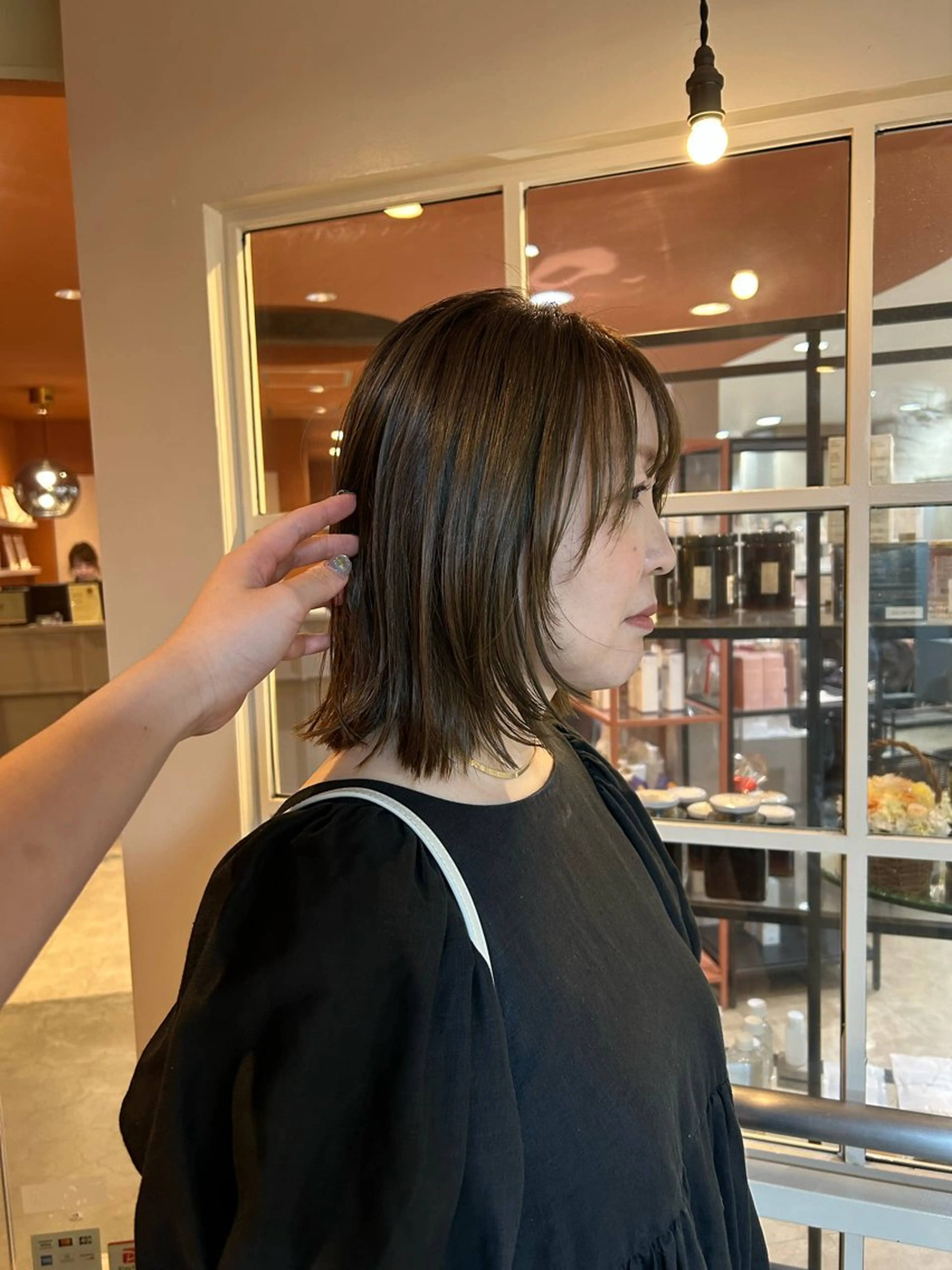 ミディアム カラー ボブレイヤー ベージュカラー ボブ 顔まわりレイヤー レイヤーカット 艶髪に✧ / 透明感 カラー / 冨成のヘアスタイル