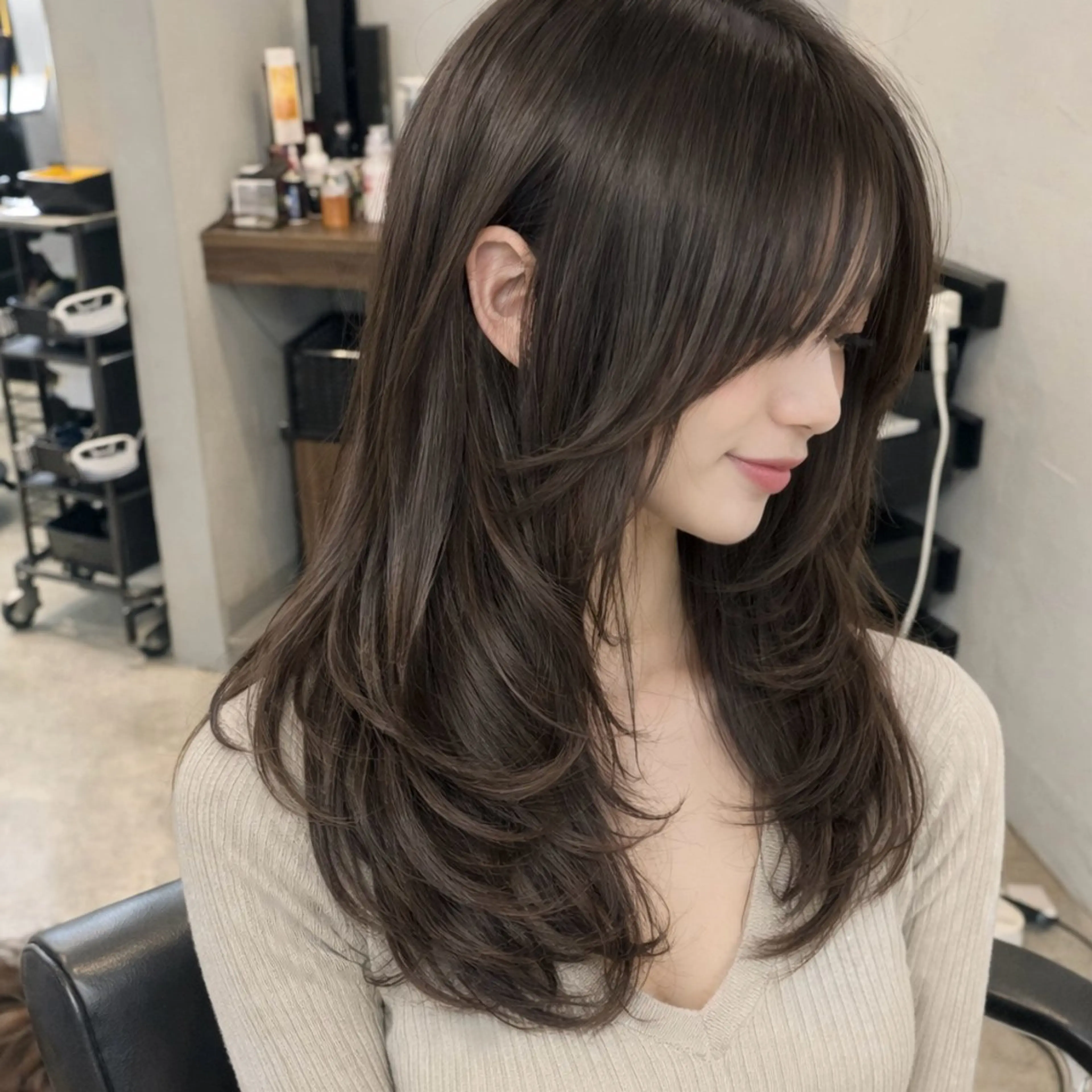 ミディアム カラー AMI Hair  supply所属・髪質改善カラー 韓国風レイヤーのヘアスタイル