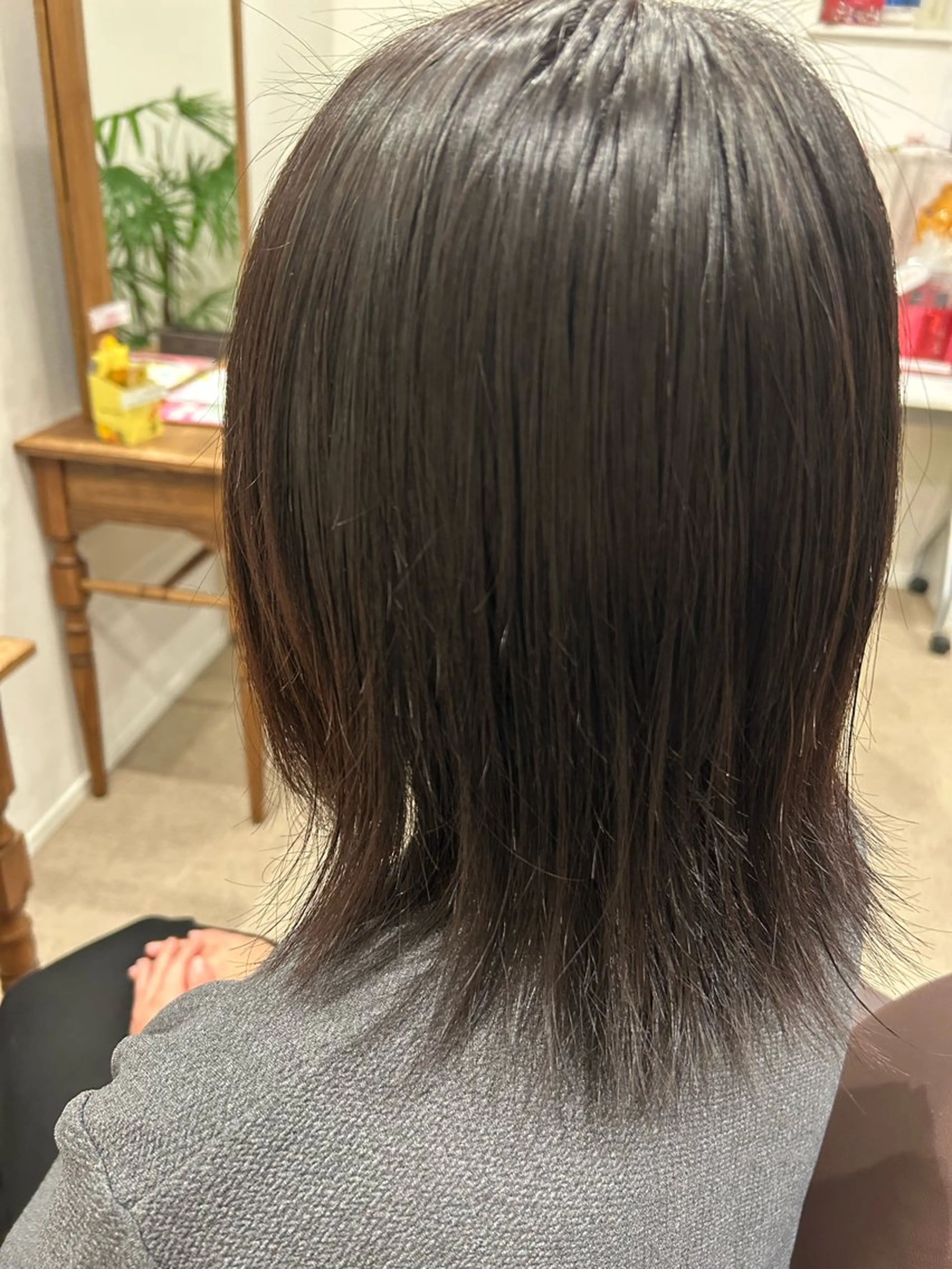 ミディアム カラー 切りっぱなしボブ アッシュ ボブ カット アミオーガニック カラーのヘアスタイル