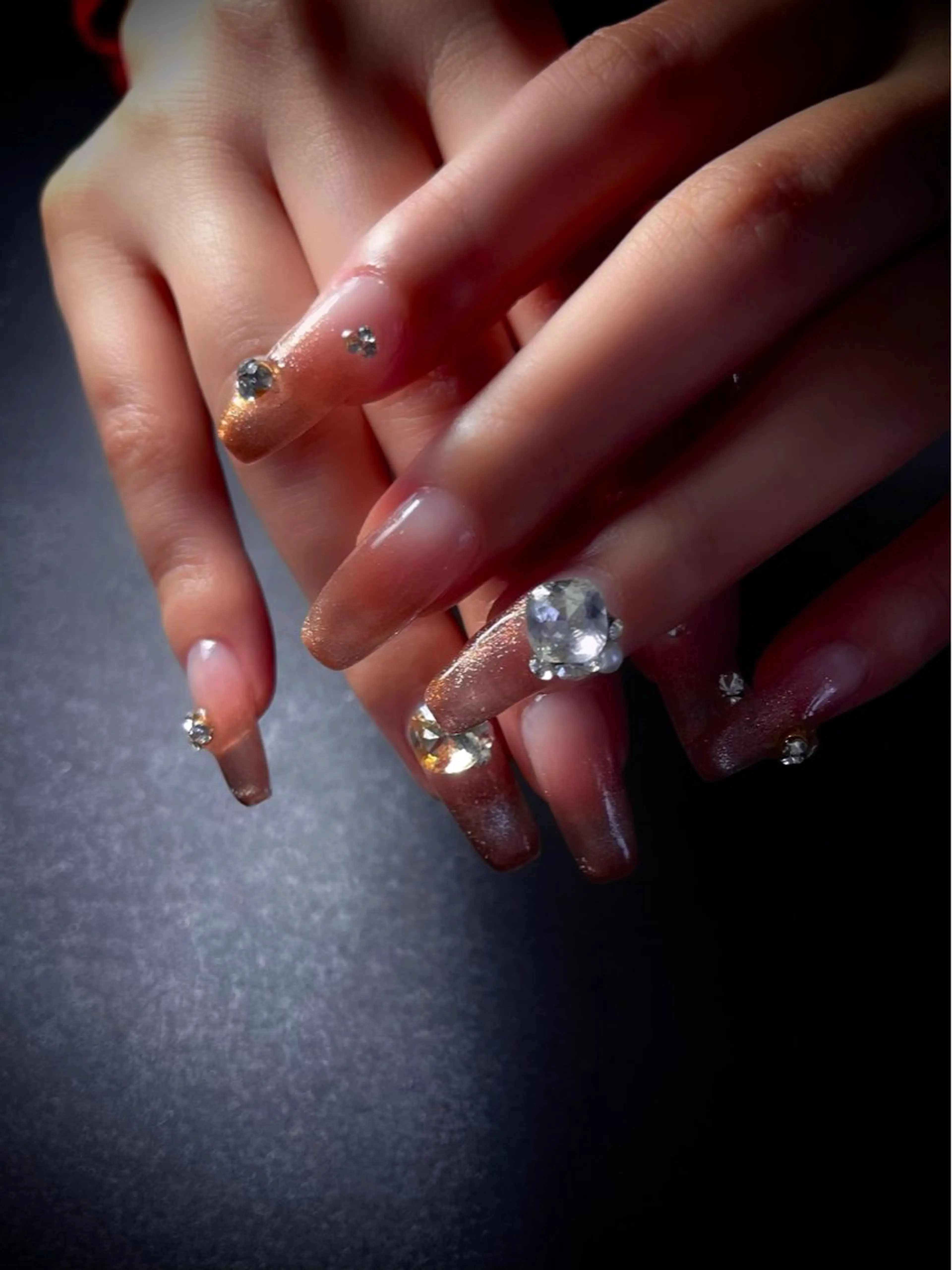 ネイル 長さ出し キラキラネイル マグネットネイル スカルプネイル ワンホンネイル nine.🦋 YUKOのネイルデザイン