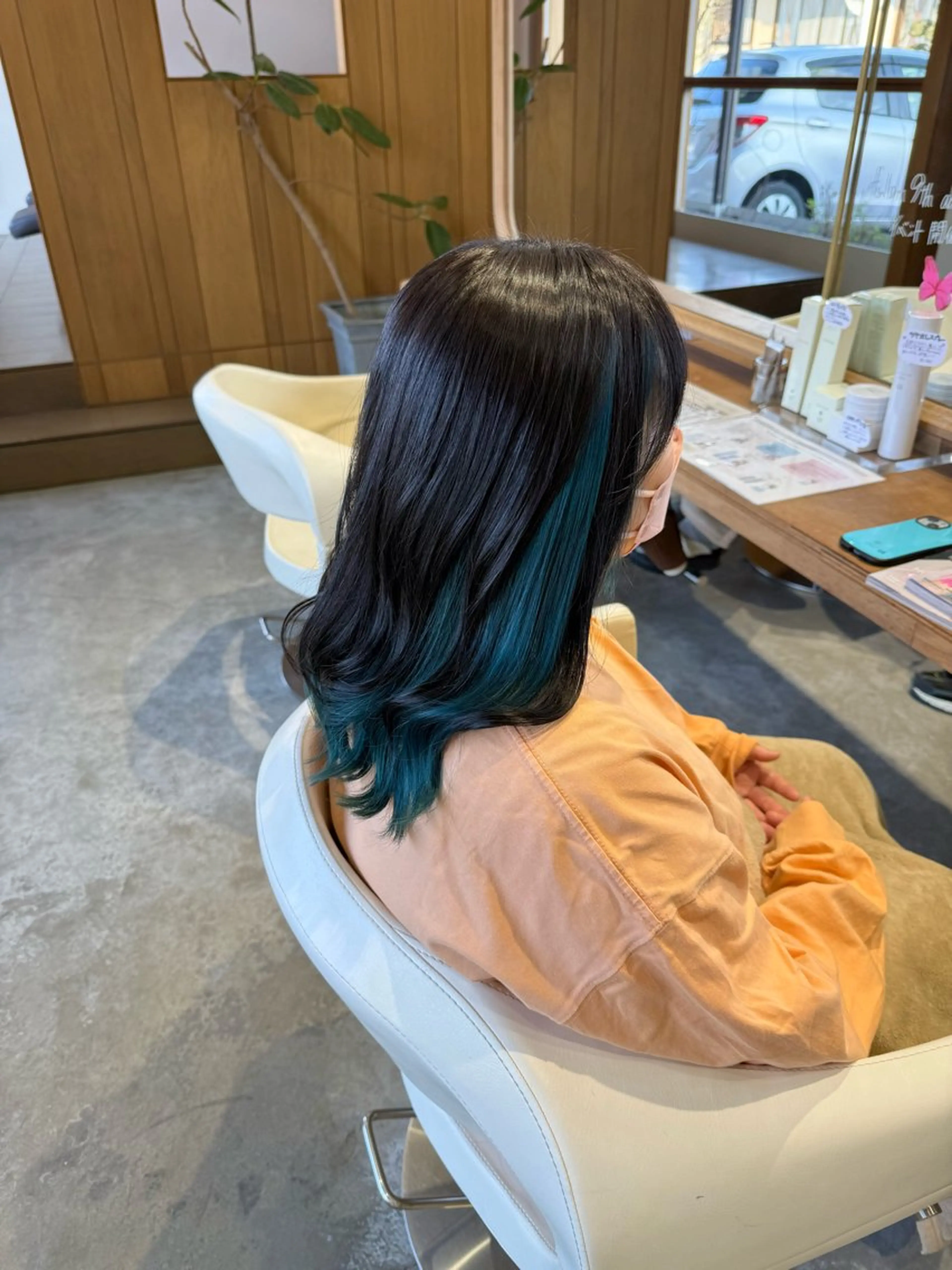 セミロング カラー ブルーカラー インナーカラー カット ヘアカラー フラム所属・WATANABE MISAKIのヘアスタイル