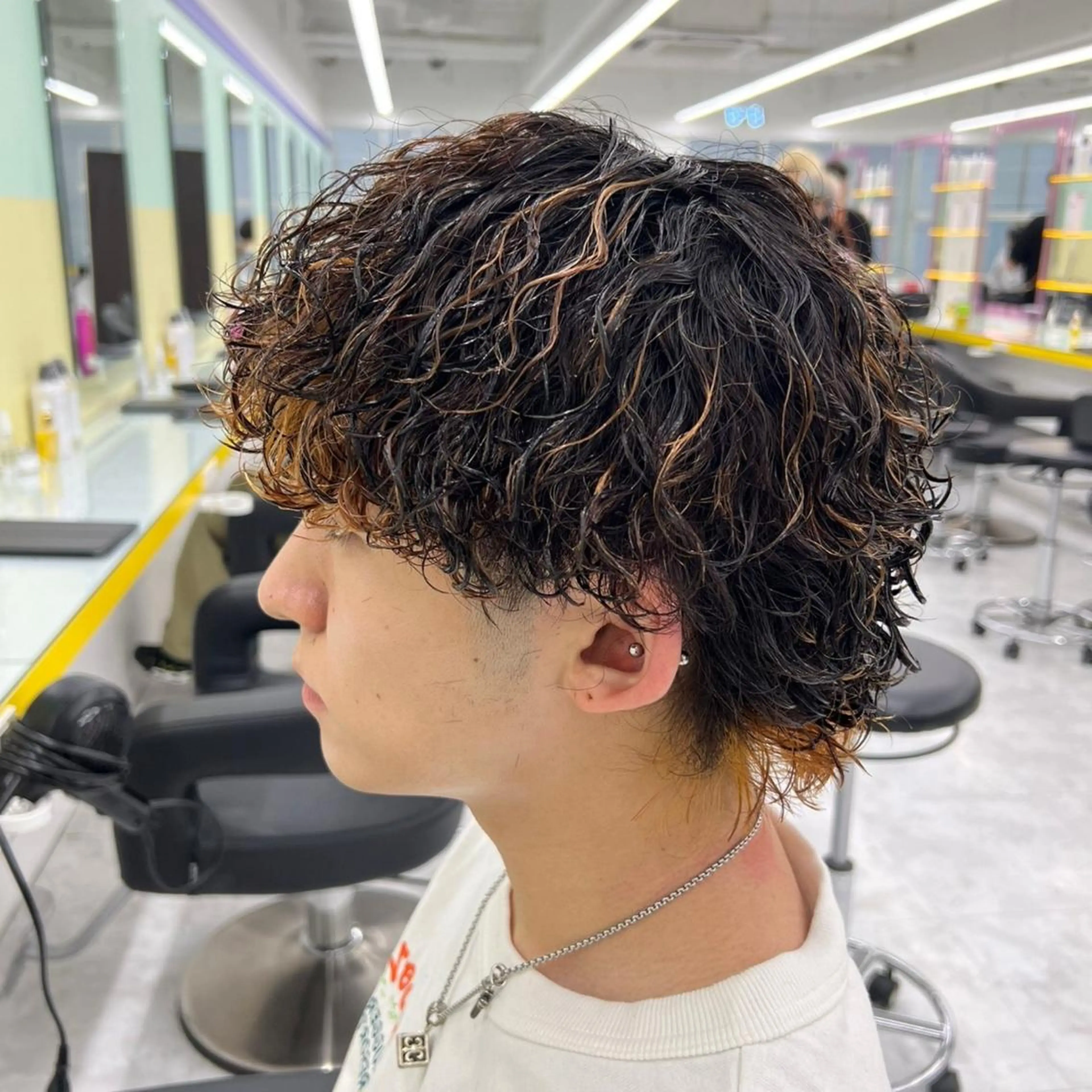 ミディアム カラー パーマ メンズ メンズハイライト ハイライトカラー ハイライト ヘアカラー 韓国レイヤーカット /REIのヘアスタイル