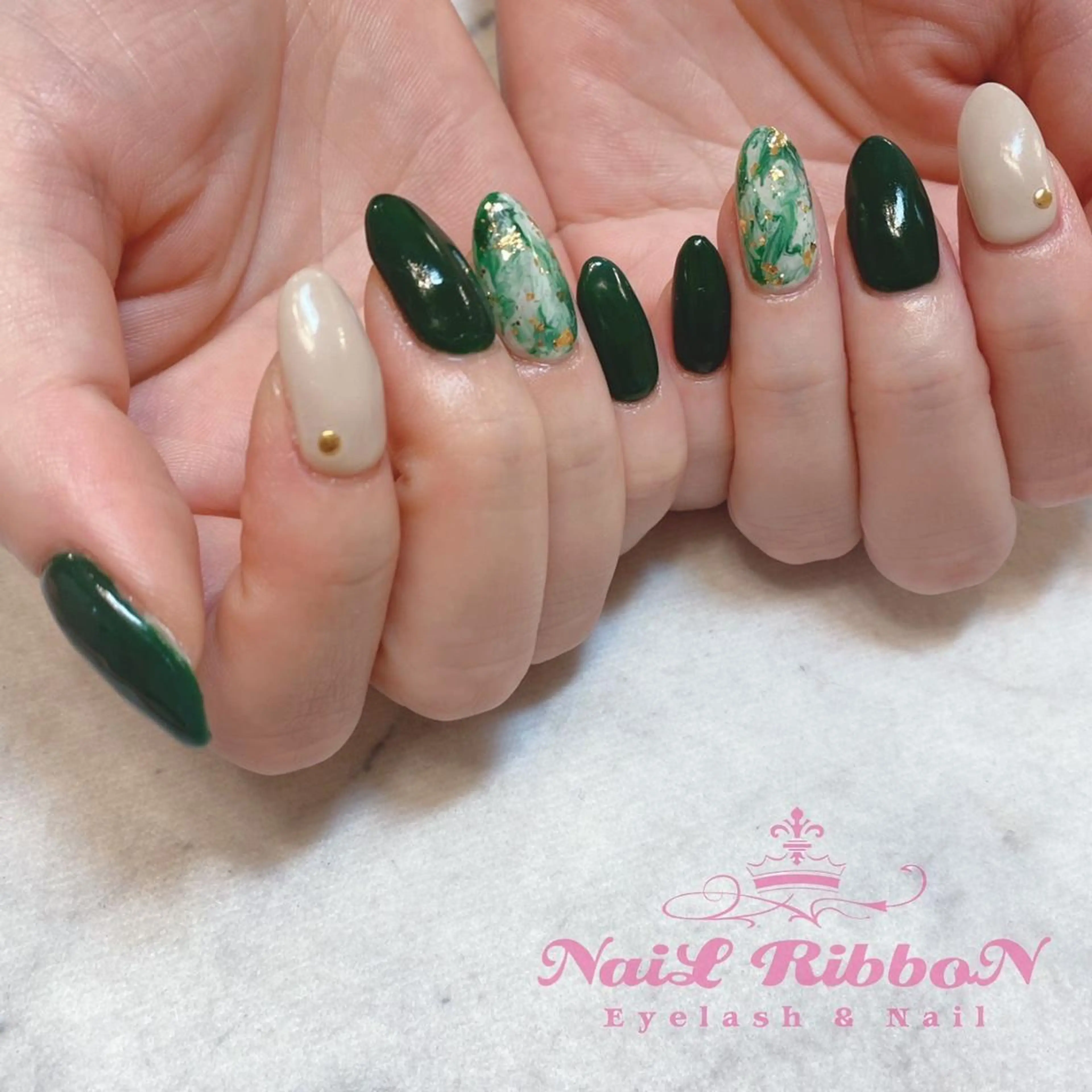 ネイル ネイルリボン 受付スタッフのネイルデザイン