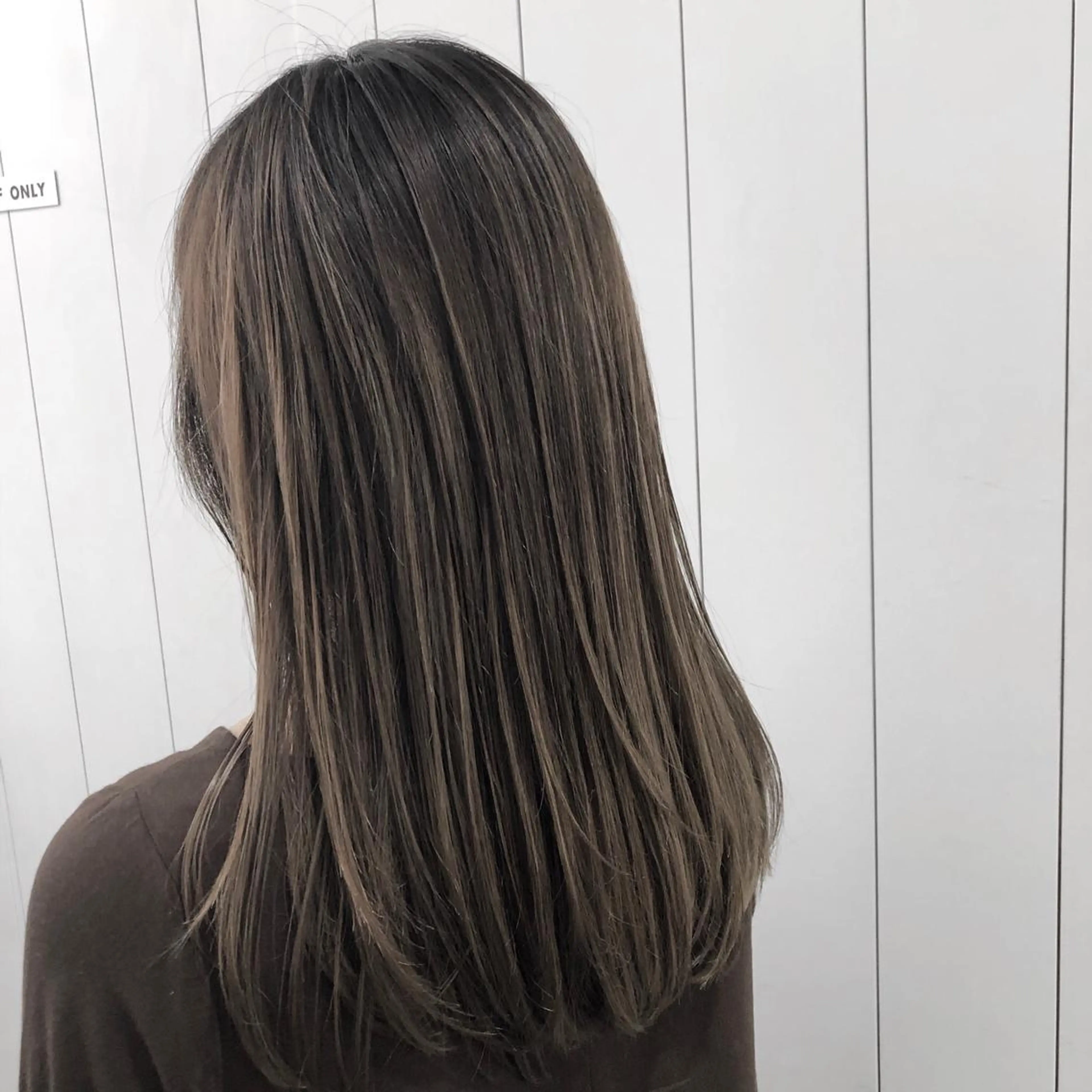 ミディアム レイヤーカット 冨岡 祐太郎✂️のヘアスタイル