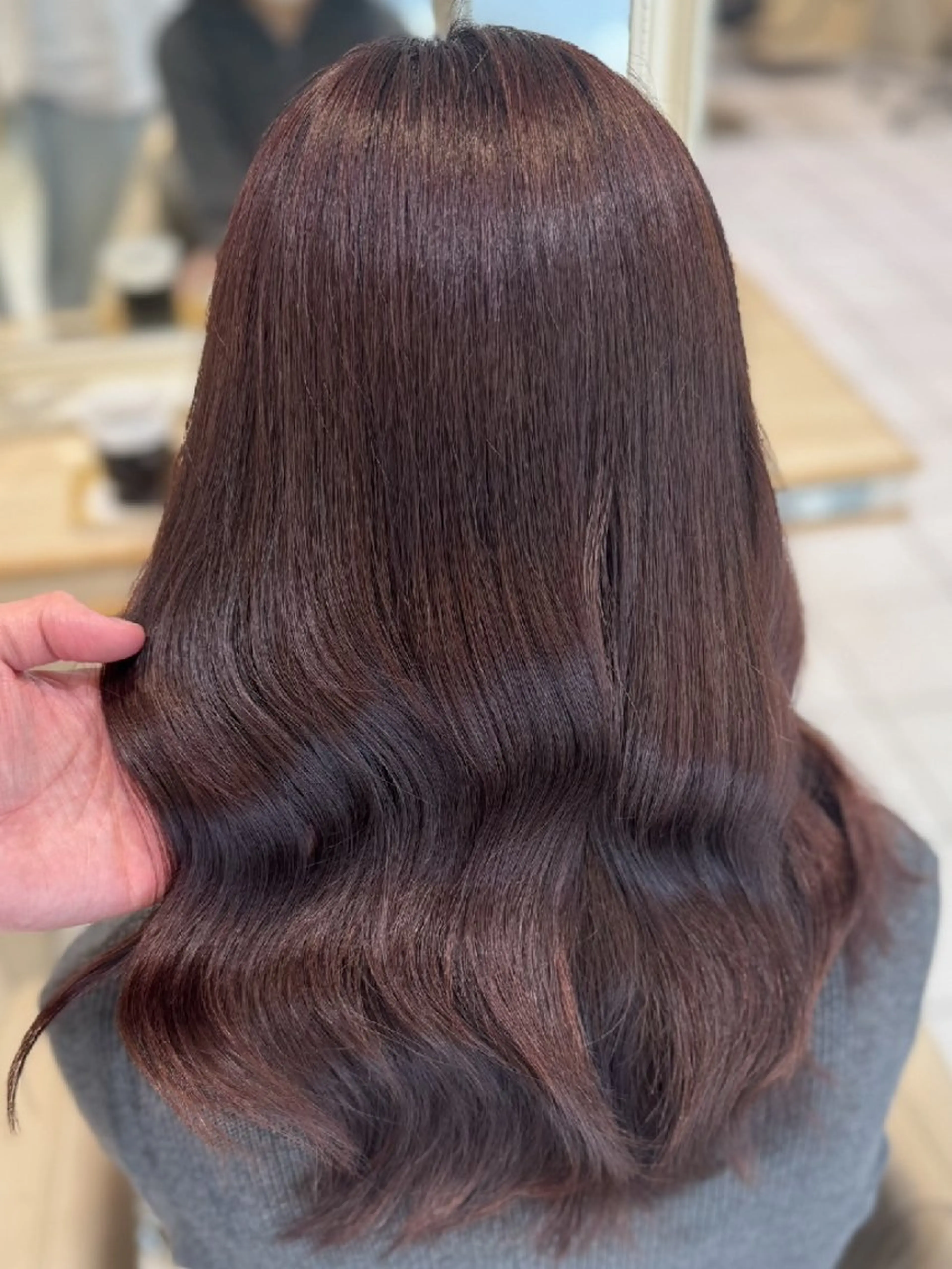 セミロング 🖤デザインカラー ︎🤍ERINAのヘアスタイル