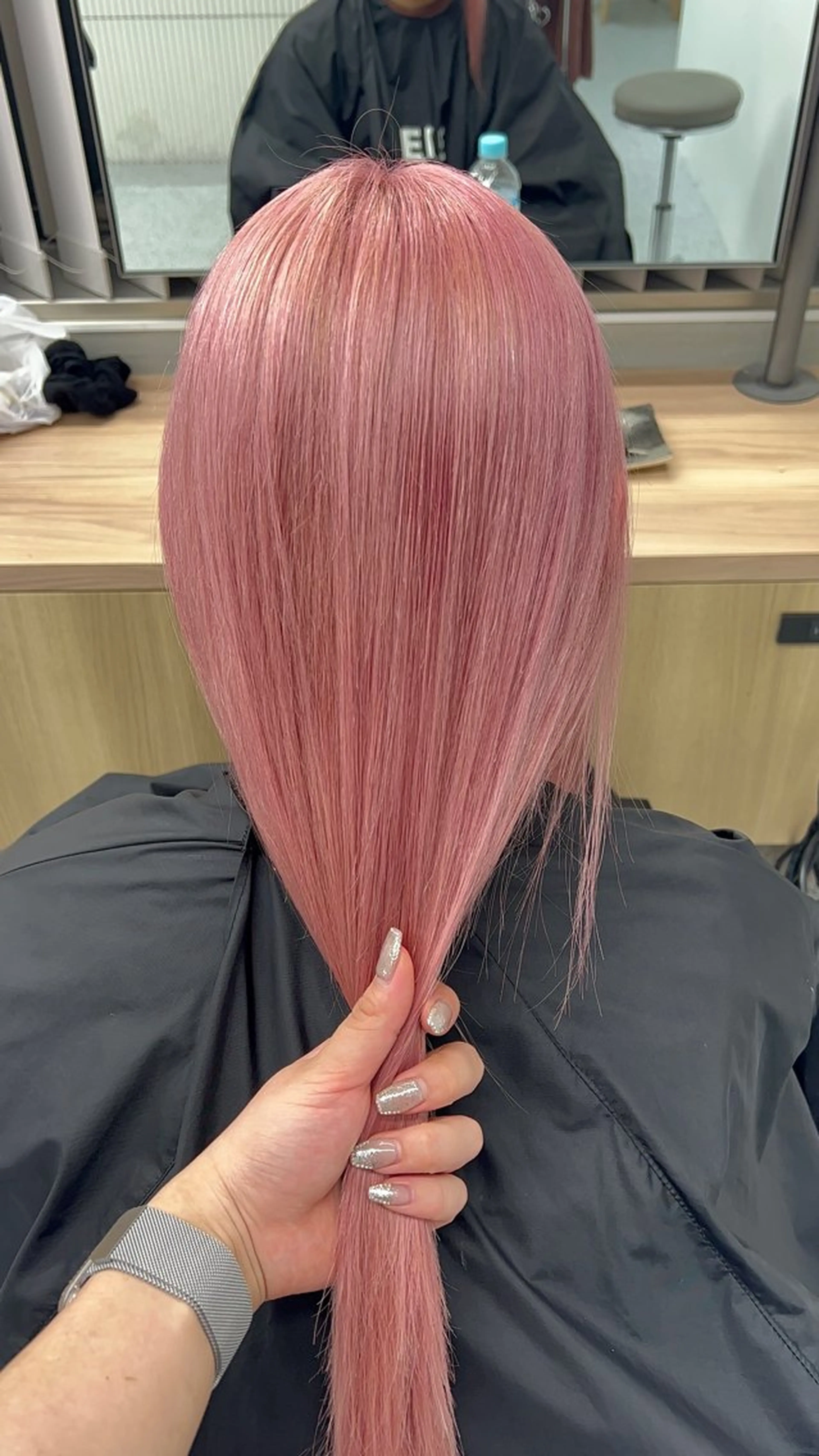 ロング カラー ベージュカラー ハイトーンカラー ピンクカラー ピンクベージュ 小川 陽菜のヘアスタイル