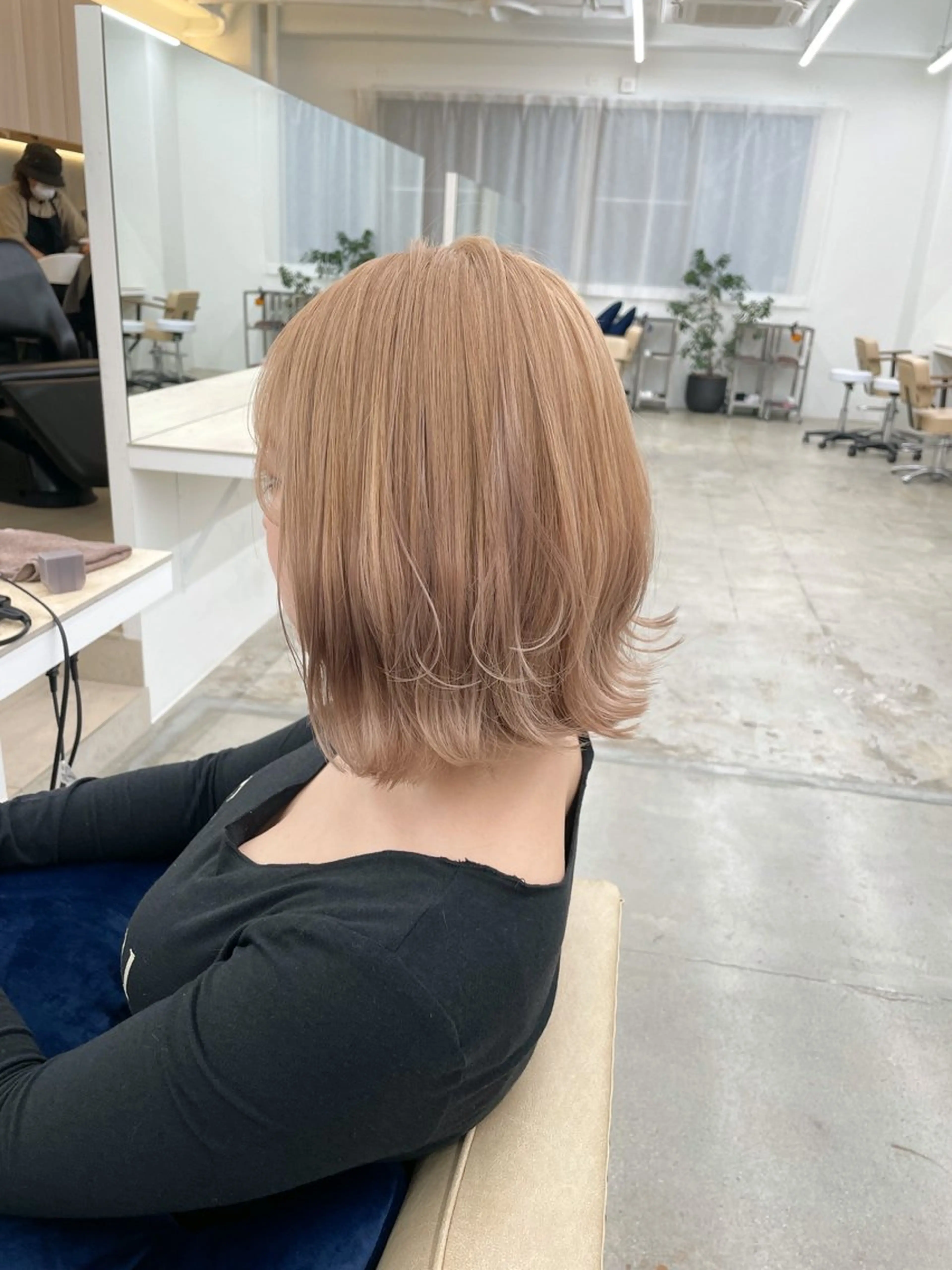 ミディアム カラー ベージュカラー ブリーチ ケアブリーチ ダブルカラー ハイトーンカラー ヘアカラー トリートメント ハイトーン/レイヤー /ケアブリーチ石川治のヘアスタイル