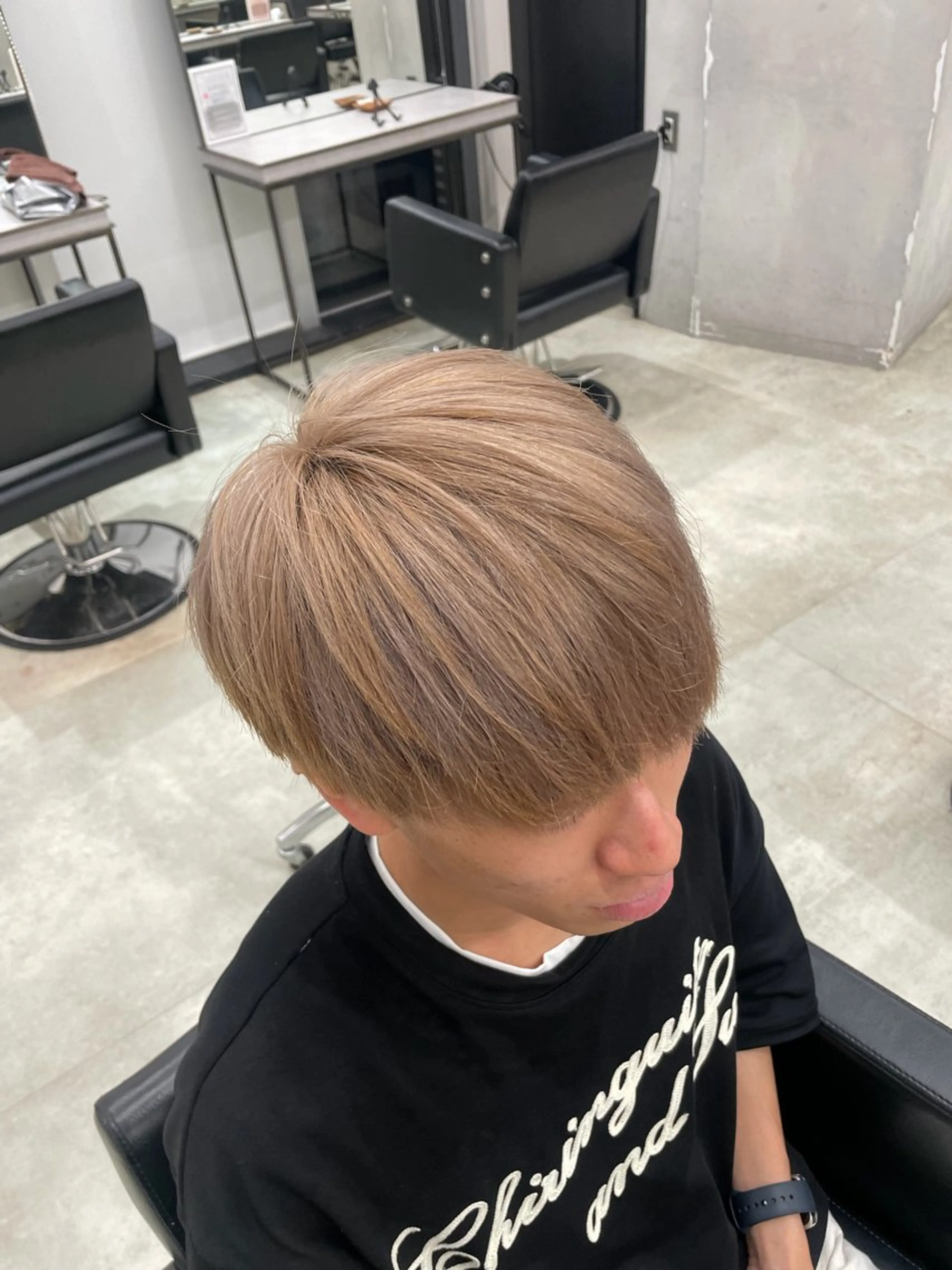 ショート カラー メンズ メンズブリーチ ベージュカラー ブリーチ ミルクティーベージュ カット ヘアカラー メンズ特化🔥 金子直斗のヘアスタイル