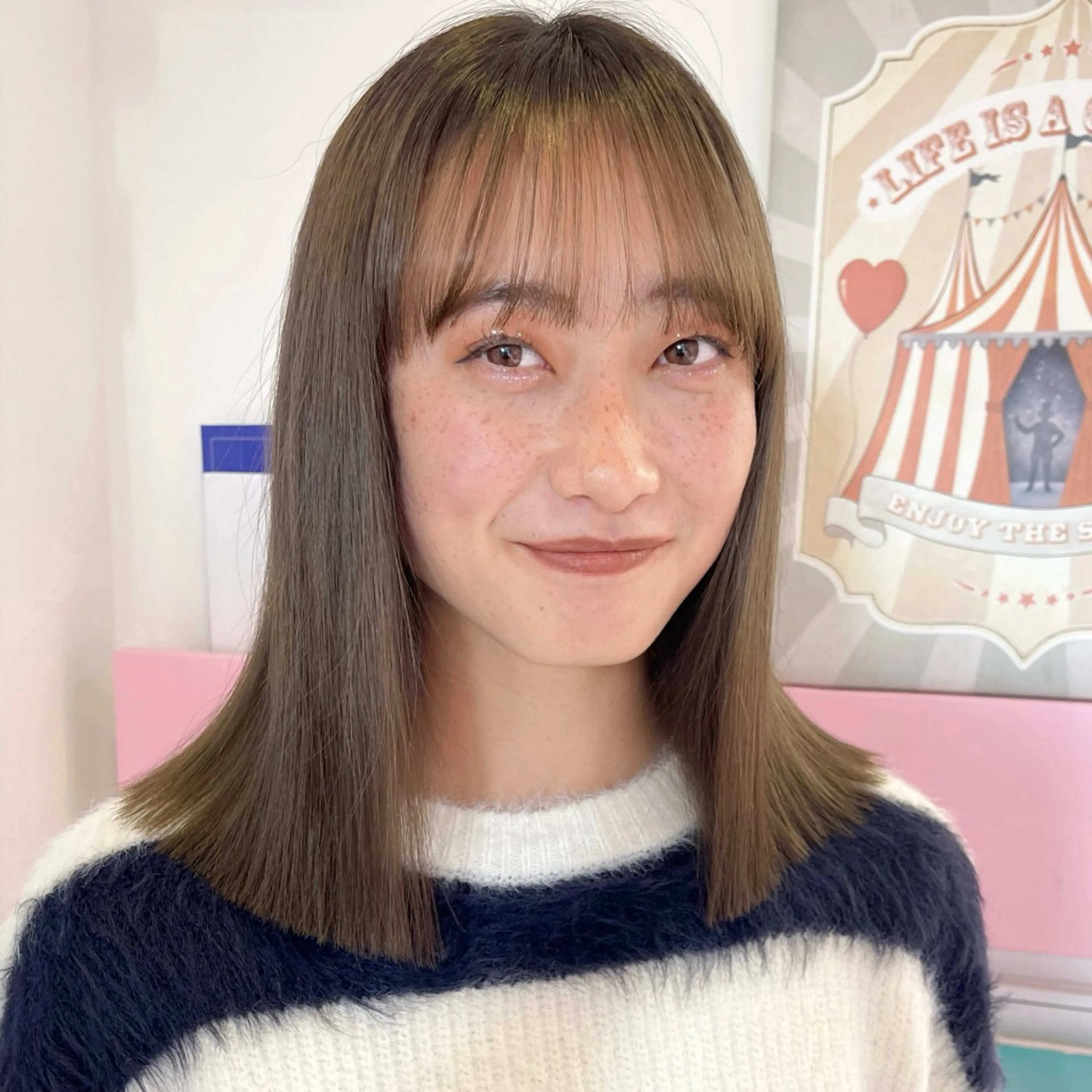 ミディアム ヘアカラー 🎀ミルクティー/暖 色×レイヤー/マリアのヘアスタイル