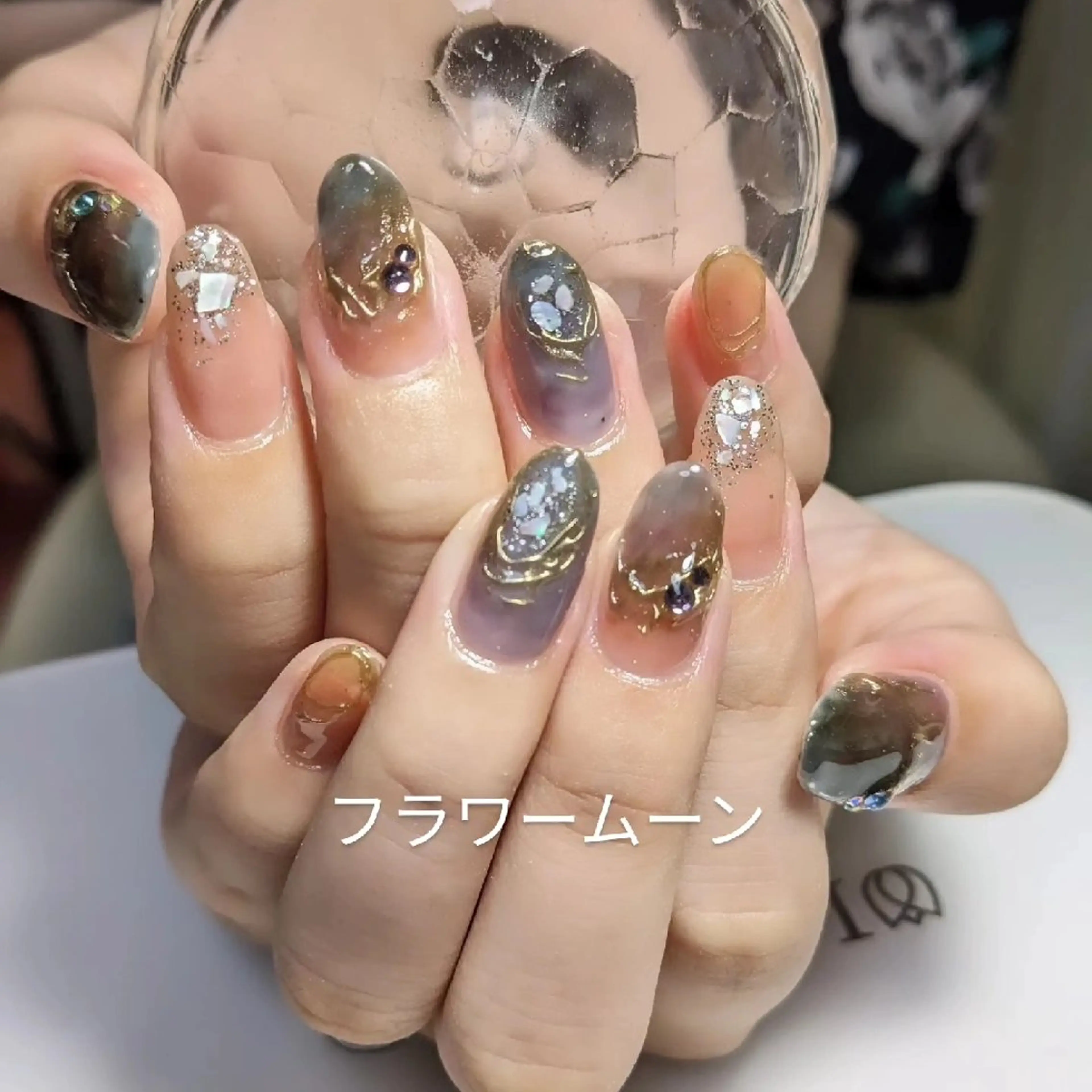 ネイル グラデーション ミラーネイル ニュアンスネイル フラワー ムーンのネイルデザイン