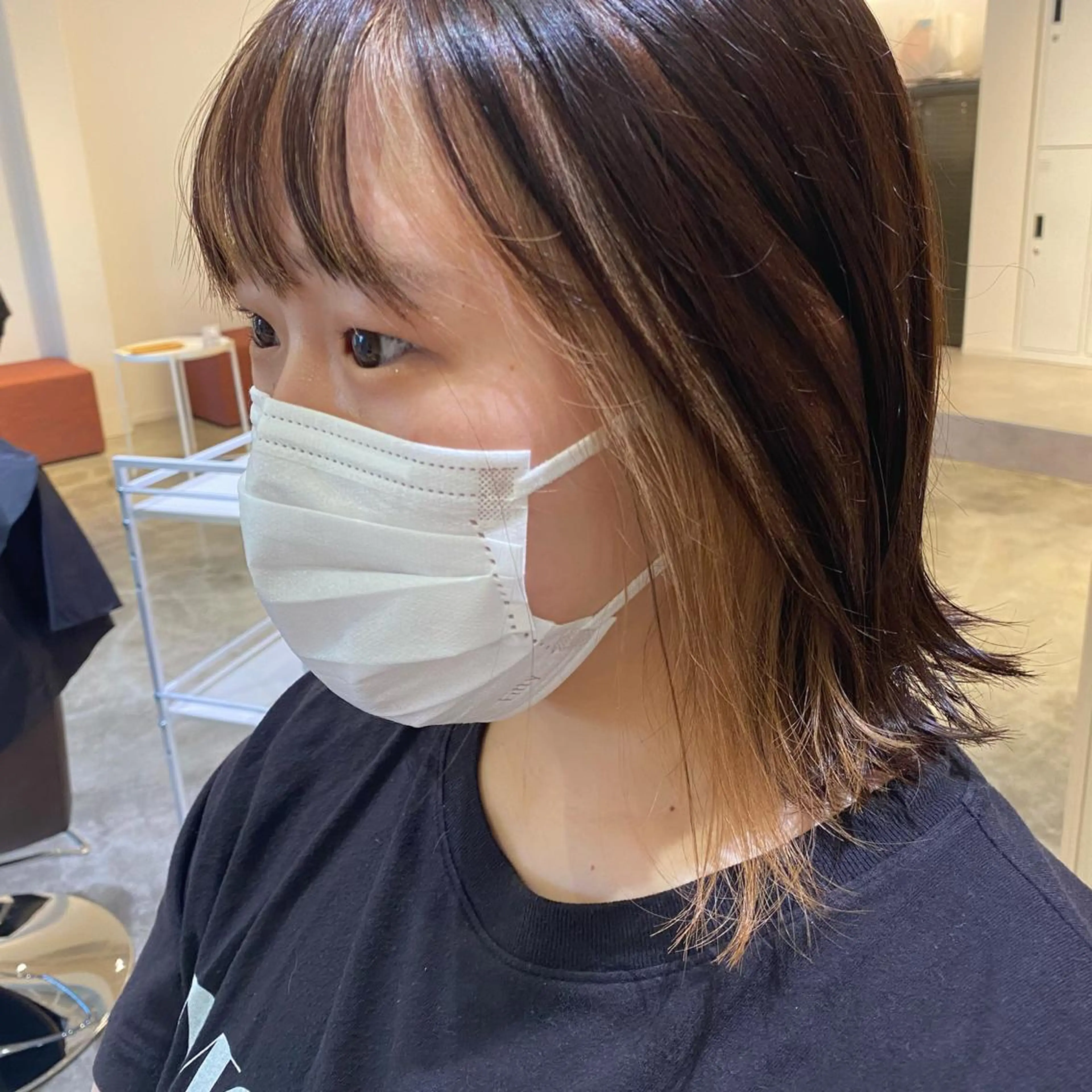 ミディアム カラー ミディアムパーマ バレイヤージュ ミストバング イヤリングカラー  フェイスフレーミング ヘアカラー ブリーチなしWカラー /酸性ストレート河本のヘアスタイル