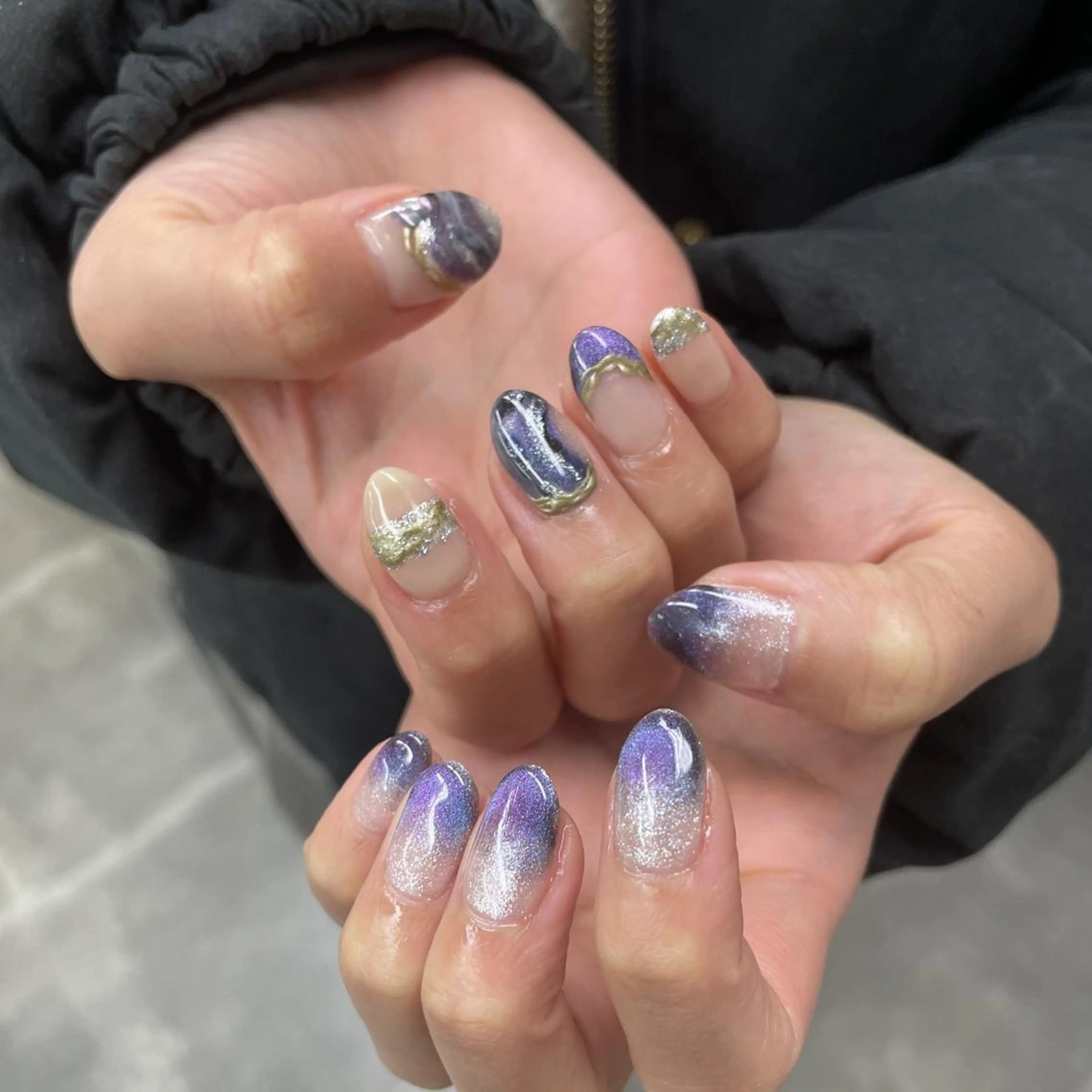 ネイル アートネイル べっ甲ネイル ジェルネイル グリーン キラキラネイル nailstudio eviz新宿店のネイルデザイン