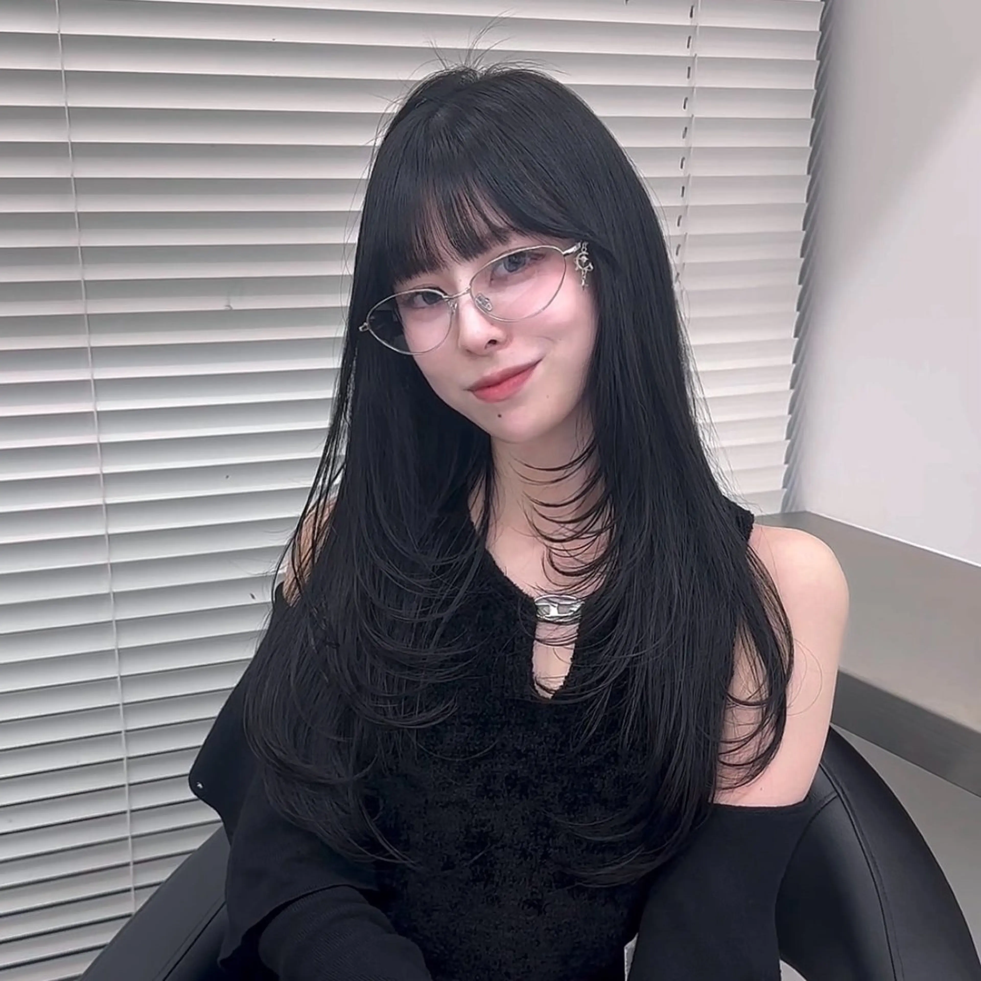 🖤ミニモ割引🖤動きの出る韓国レイヤーカット🇰🇷➕重くない暗髪ワンカラー+➕オリジナルTr➕コテ巻き仕上げ🖤の写真