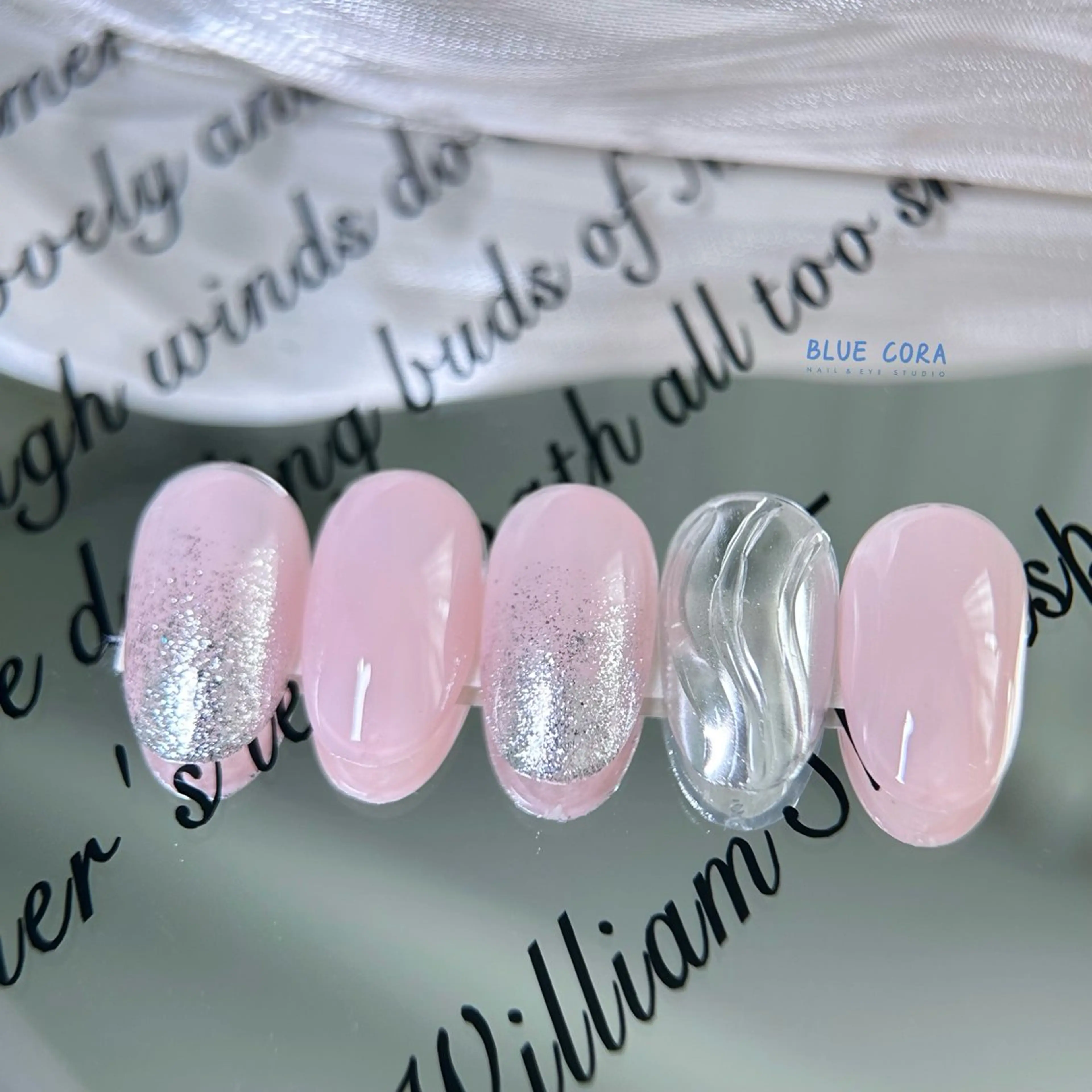 ネイル クリアネイル ラメ(グリッター) ミラーネイル ハンドネイル ハンドケア BLUE CORA所属・BLUE CORAのネイルデザイン
