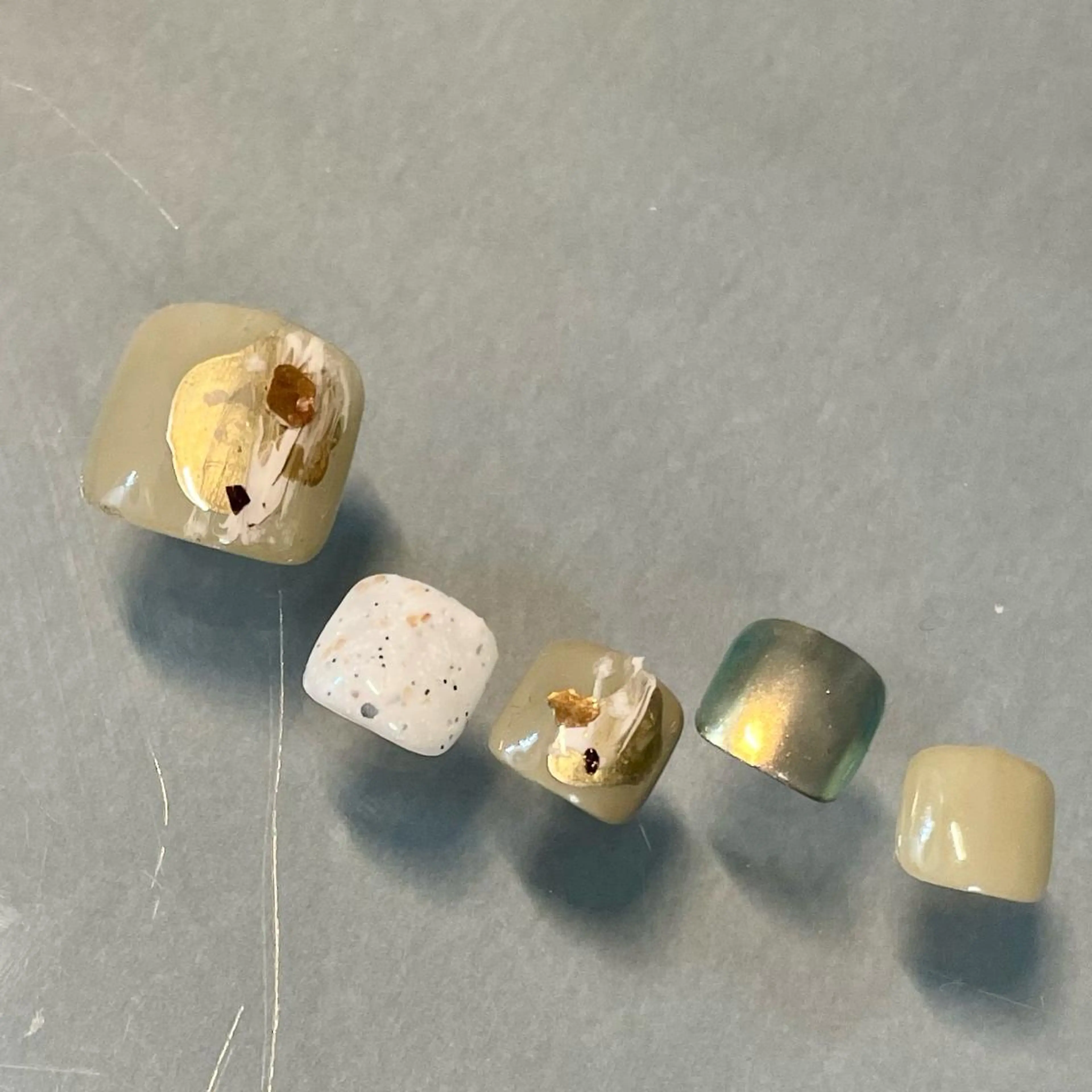 ネイル アートネイル 長さ出し フットネイル マグネットネイル ミラーネイル フットネイル A85G ayakoのネイルデザイン