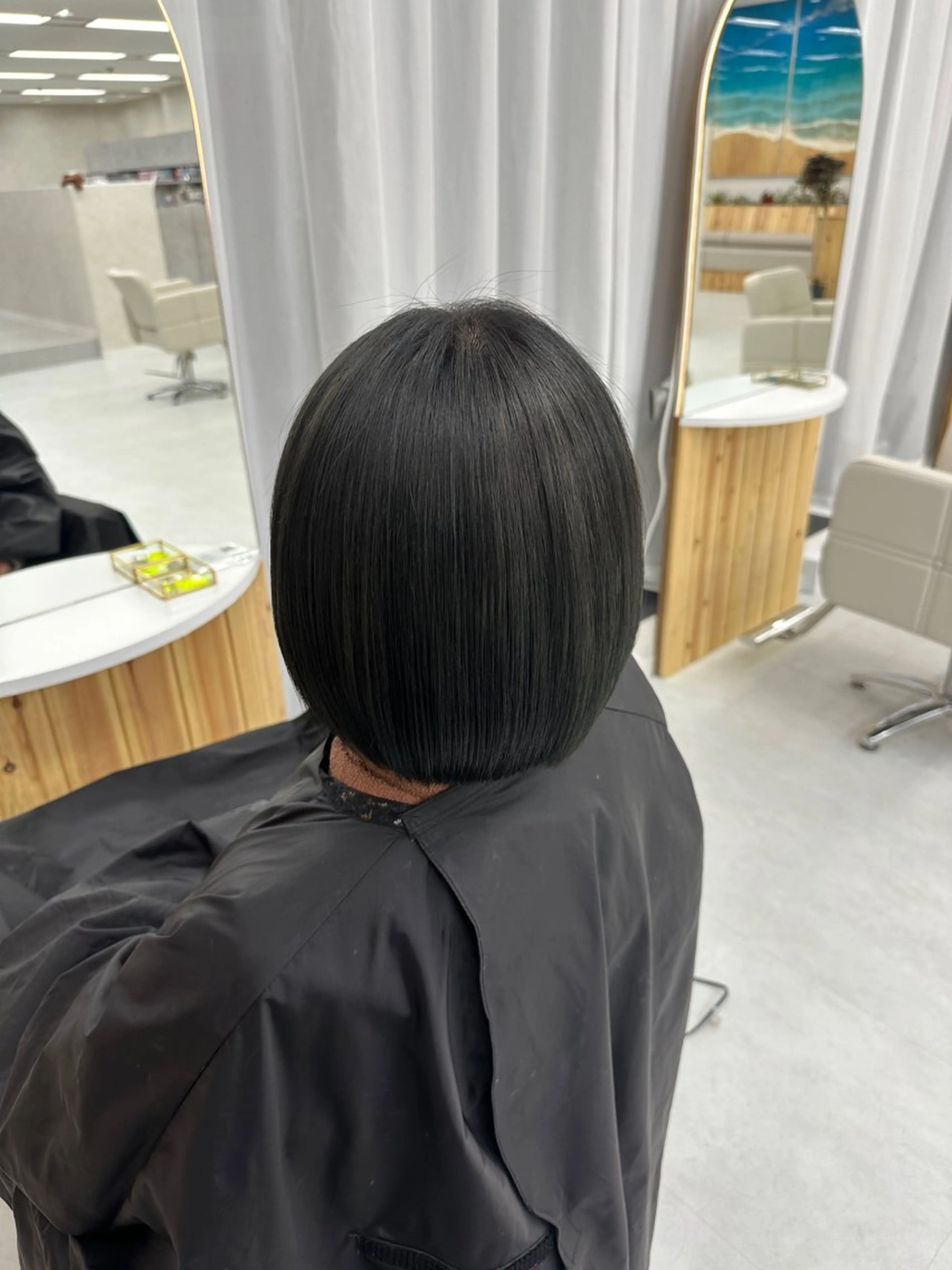 ショート カラー 黒髪 ブロンド ブルーカラー ブルーブラック グレーブラック ヘアカラー 大場 賀句のヘアスタイル