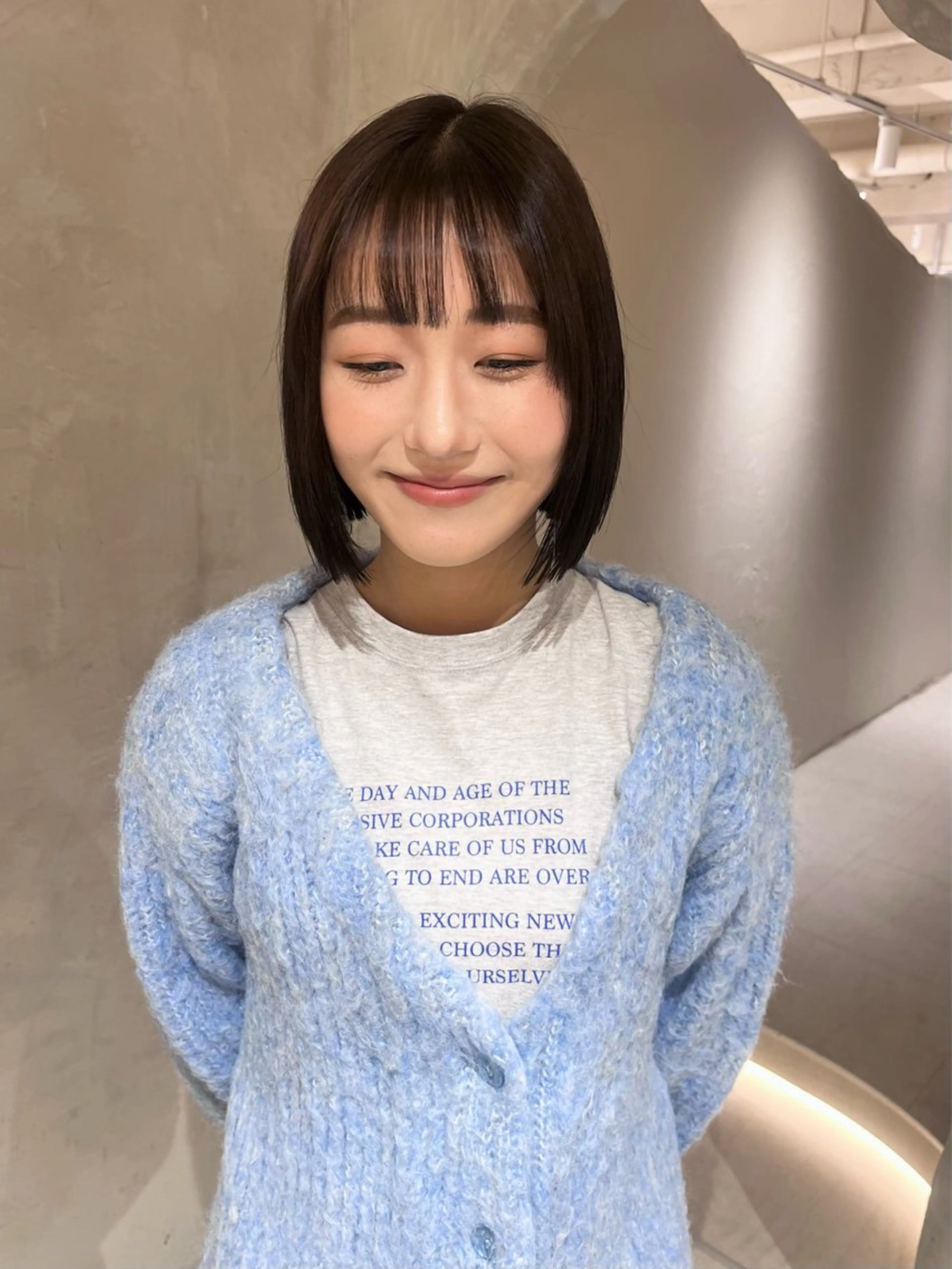 ミディアム ボブ effect横浜所属・切りっぱなしボブ/ 艶カラー/綾莉のヘアスタイル