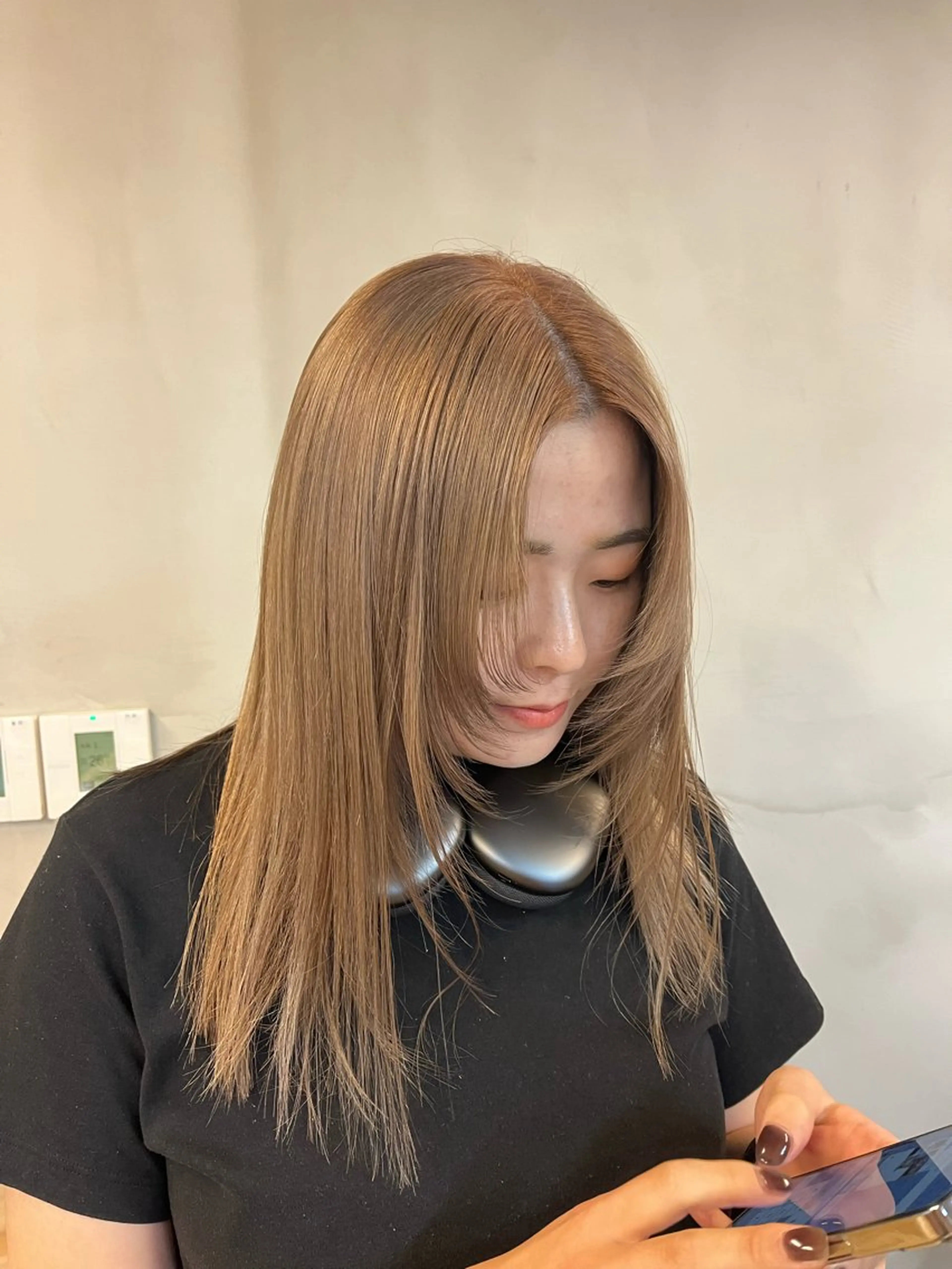 セミロング カラー ベージュカラー ハイトーンカラー ピンクカラー 顔周りカット レイヤーカット ヘアカラー miyu /レイヤー/ブリーチのヘアスタイル