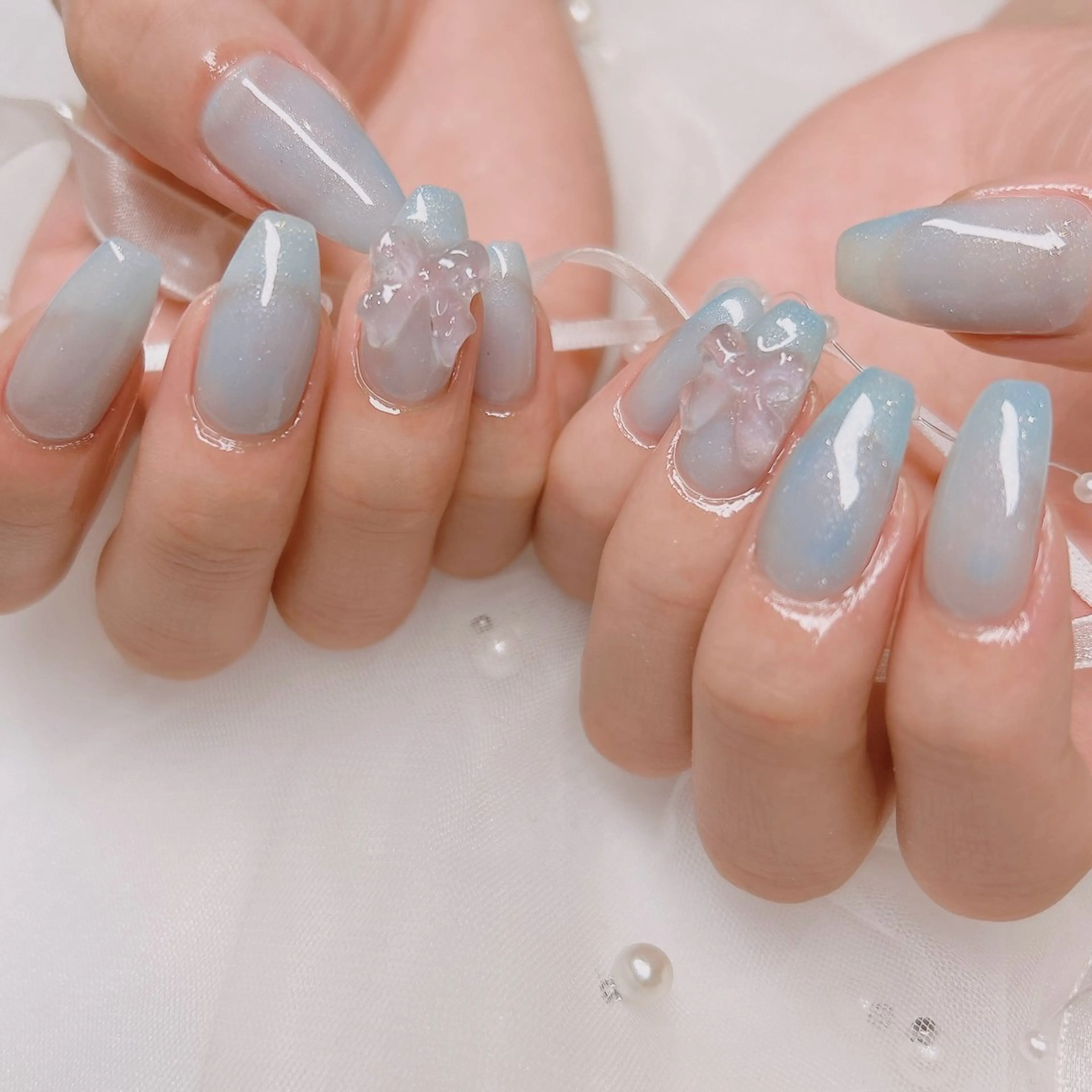 ネイル 氷ネイル・うるうるネイル 水色 ワンカラーネイル ピンク リボン ハンドネイル junna のぞいてねのネイルデザイン