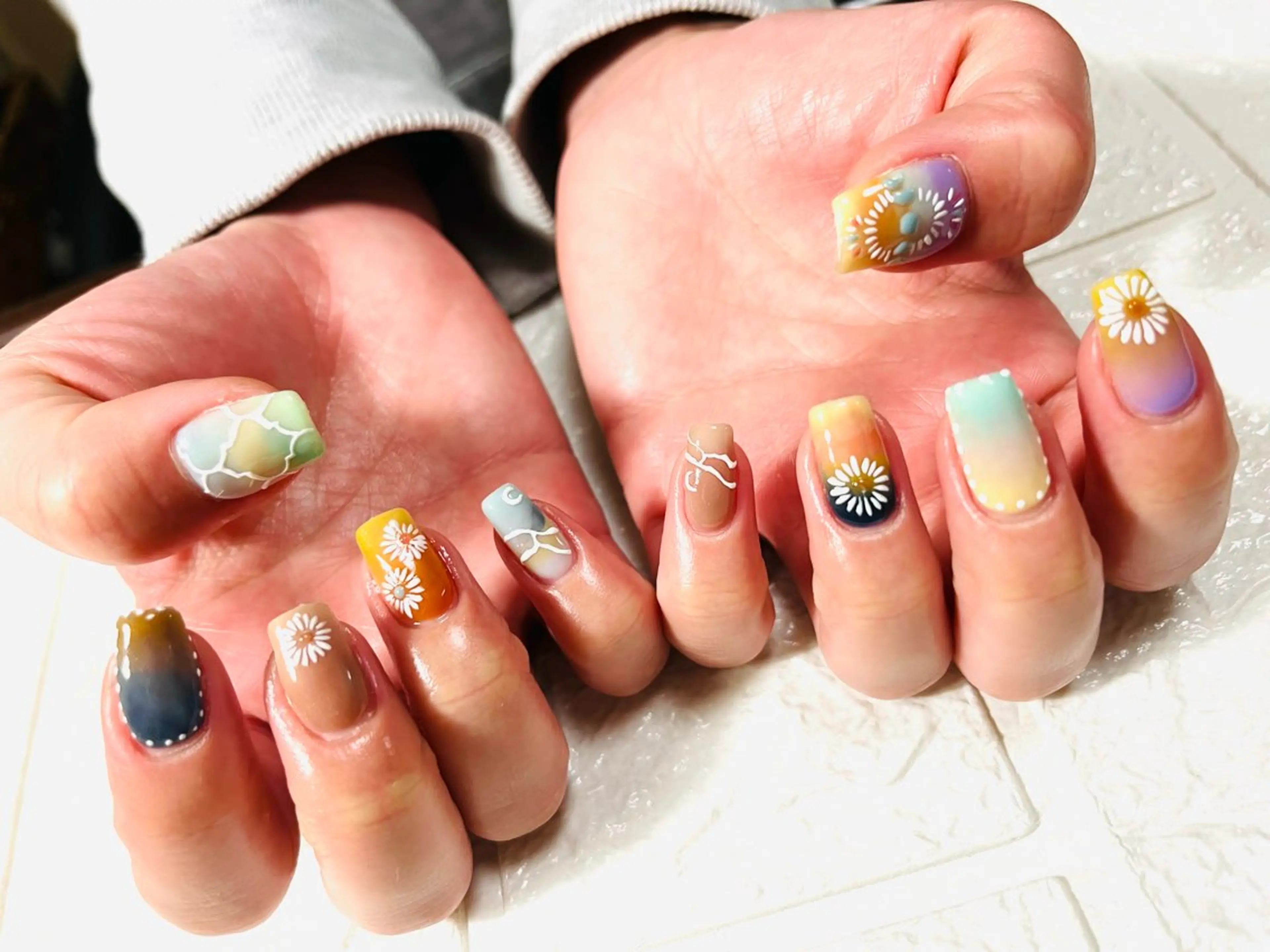 ネイル ハンドネイル ハンドケア 安藤 Charlotteのネイルデザイン