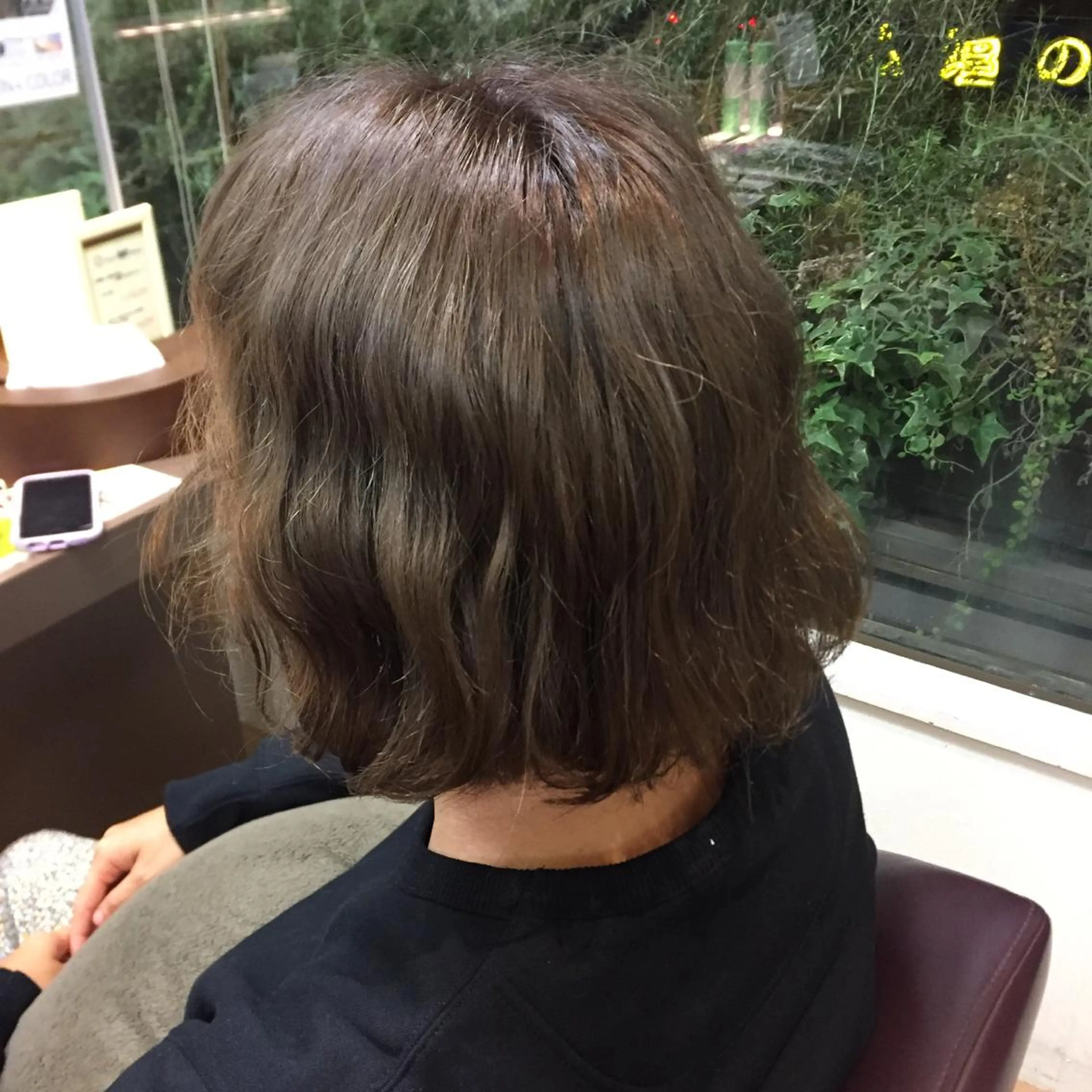 ミディアム カラー パーマ イルミナカラー 三橋 和希のヘアスタイル