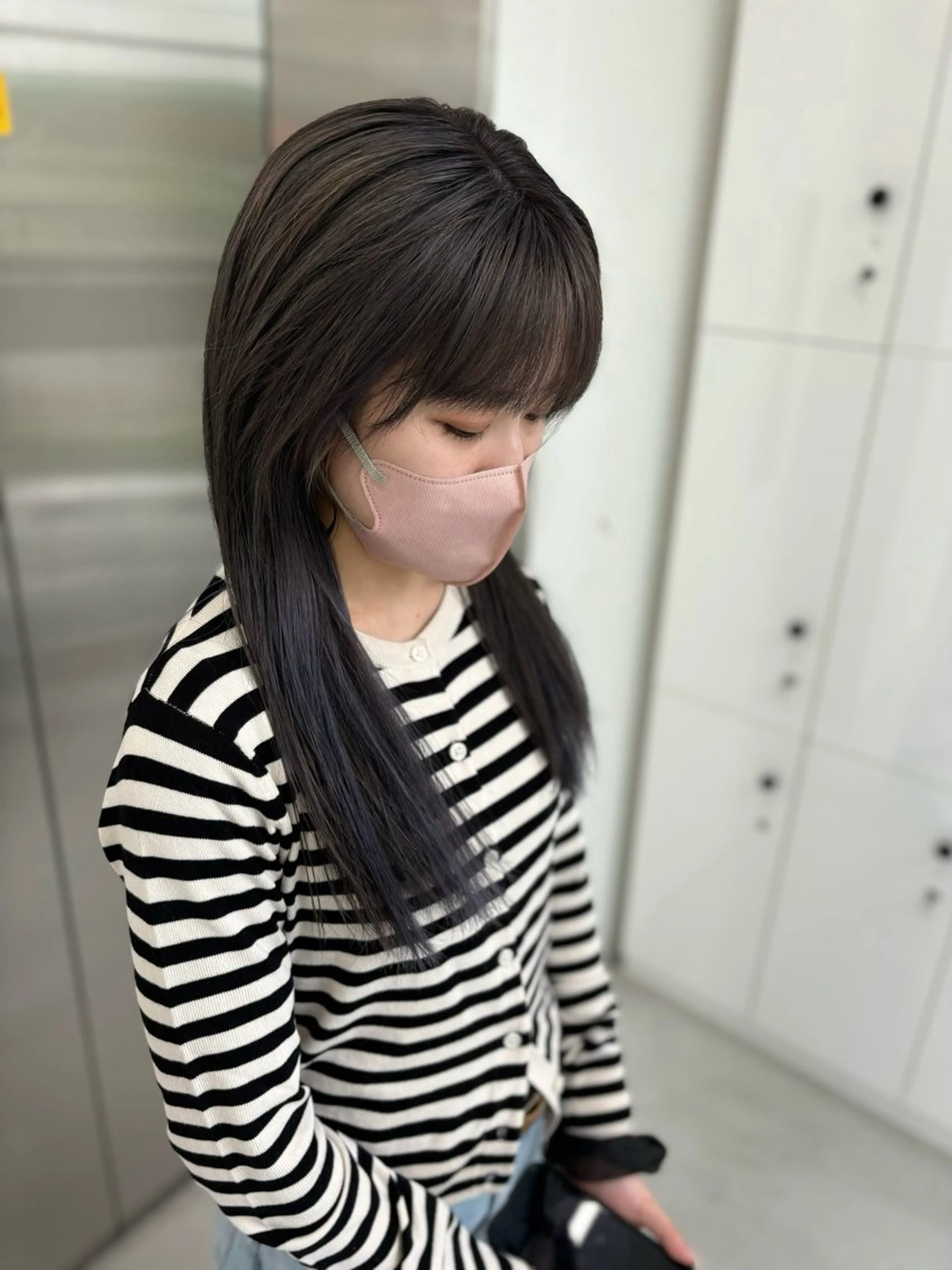 セミロング カラー 黒髪 ブリーチ ブルーカラー インナーカラー パープルカラー カット ヘアカラー トリートメント 🐶ひかる🐶 JILLSTUDIOのヘアスタイル