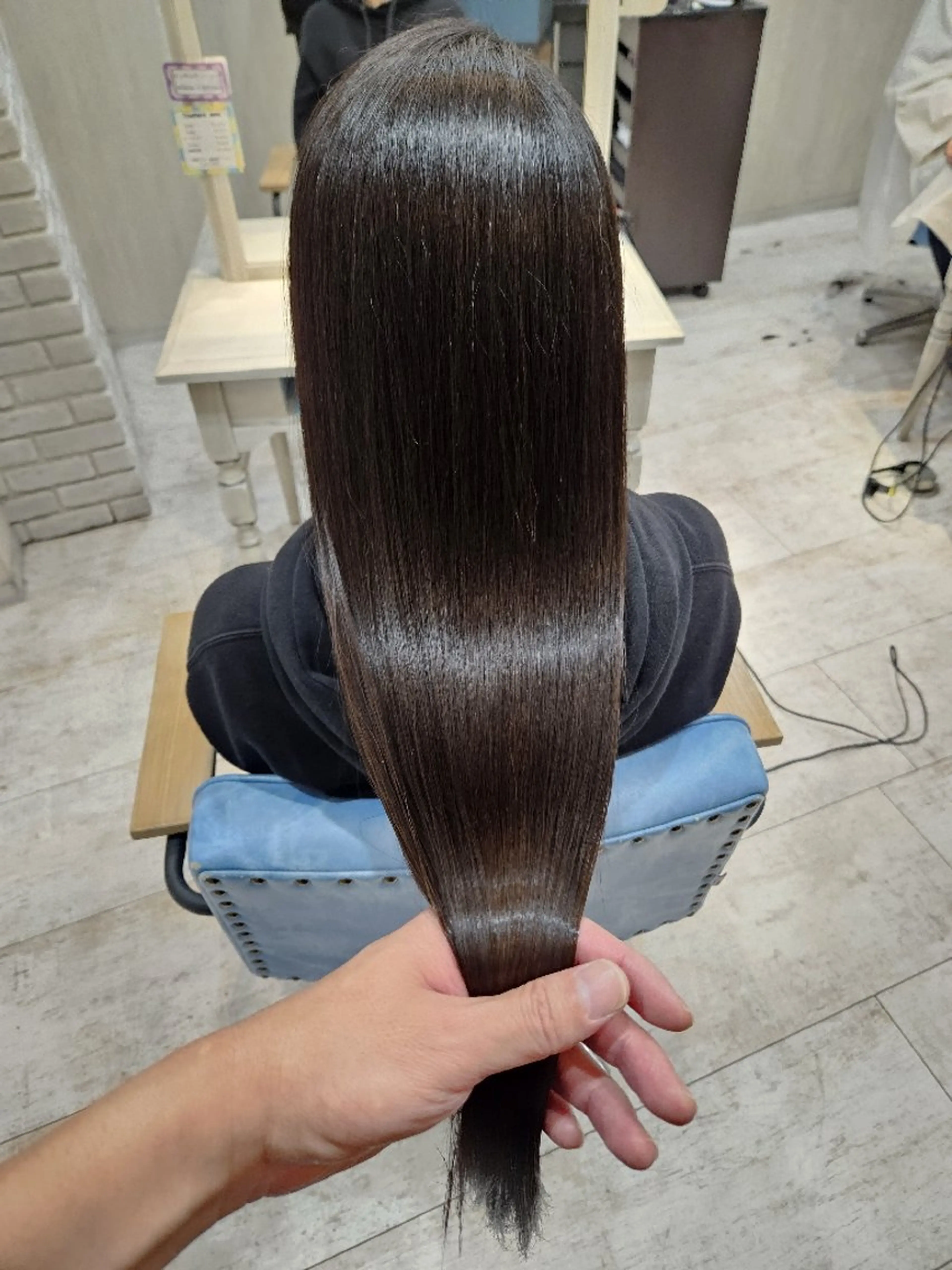 ロング カラー ブラウンカラー 顔周りカット 髪質改善 レイヤーカット ロング カット ヘアカラー トリートメント 顔周りレイヤーカット 髪質改善代表西村功平のヘアスタイル