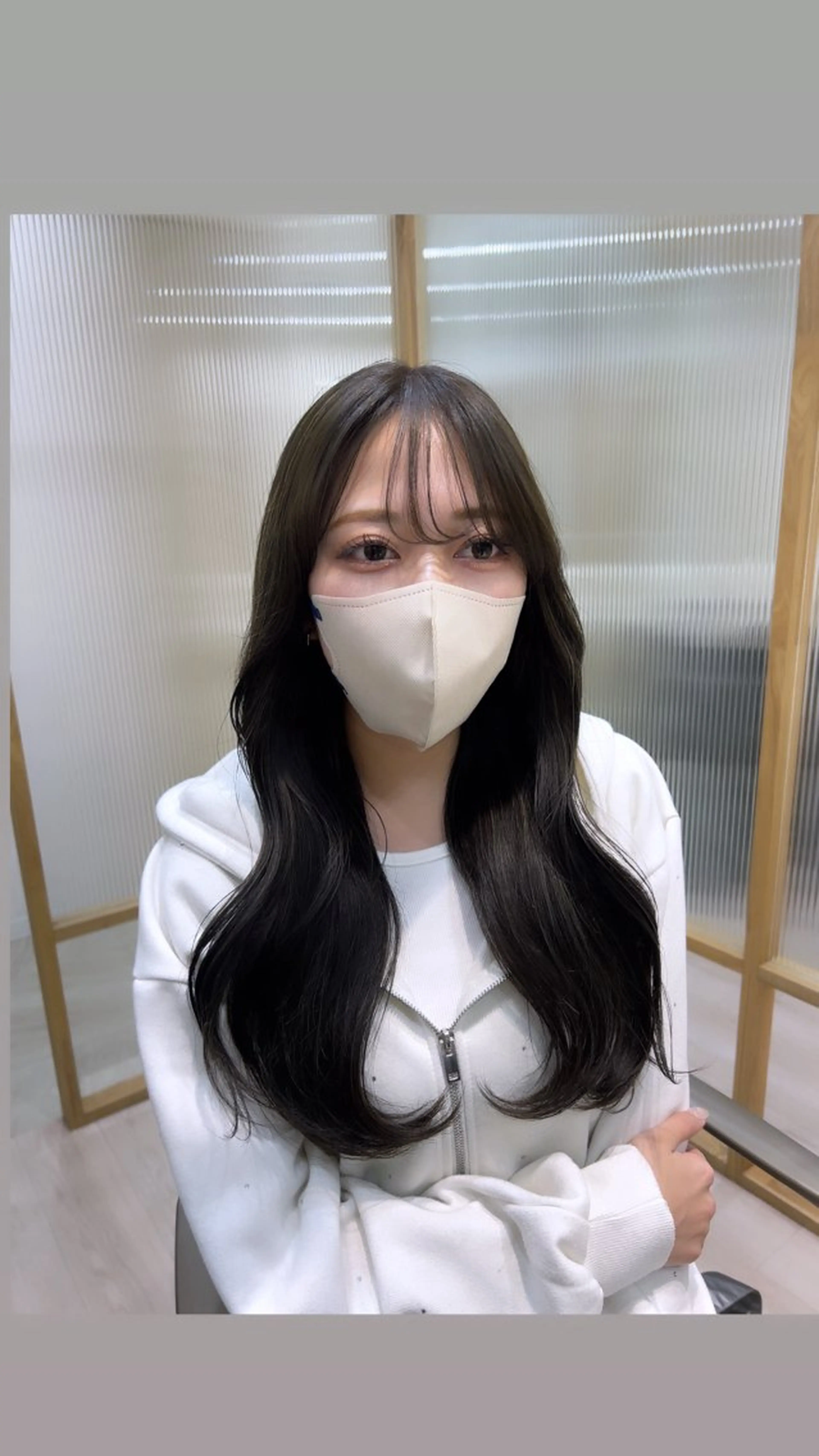 ロング カット ヘアカラー トリートメント ヘッドスパ mina .のヘアスタイル