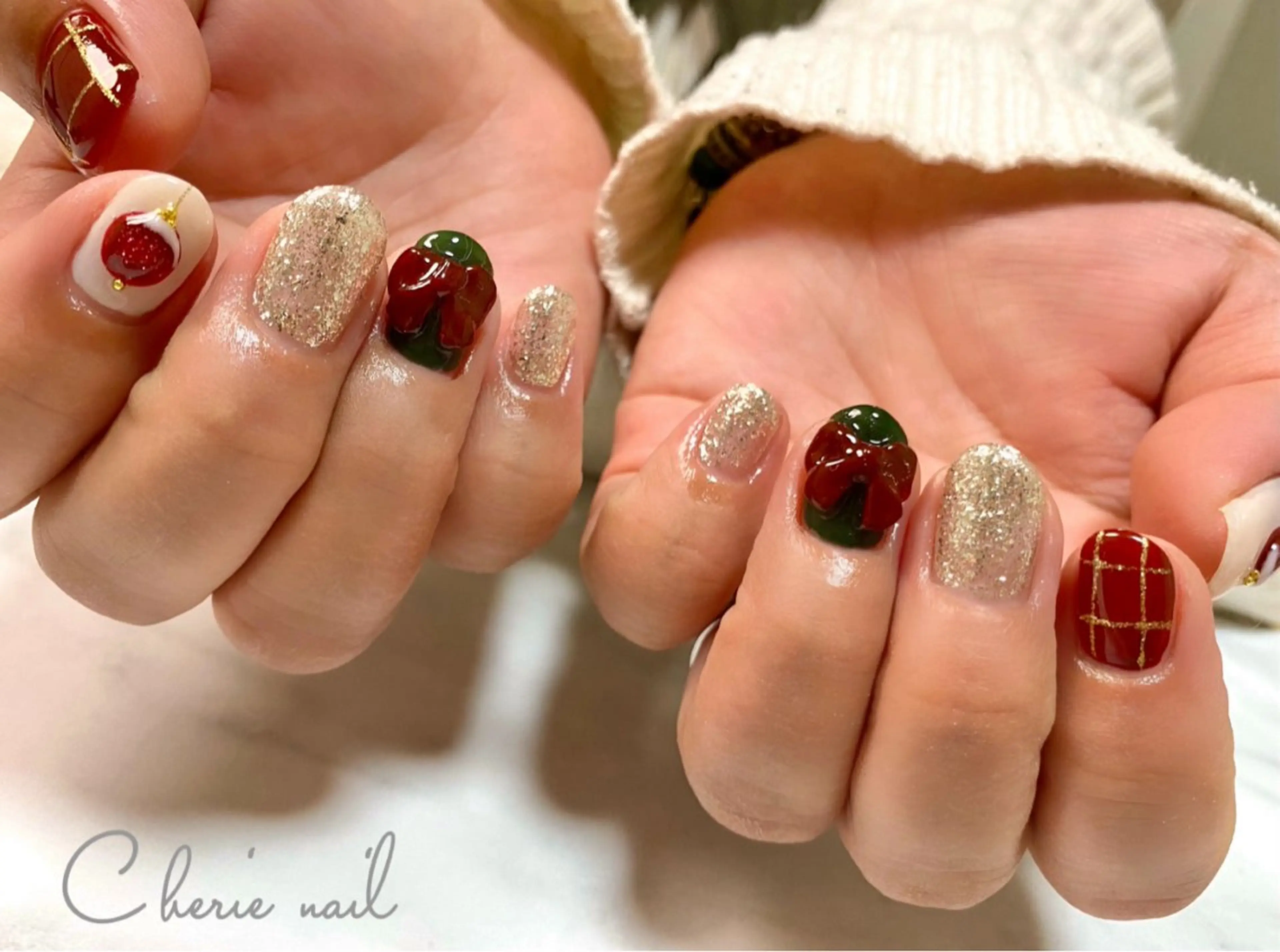 ネイル ジェルネイル リボン 冬ネイル クリスマス ハンドネイル Cherienail yunaのネイルデザイン