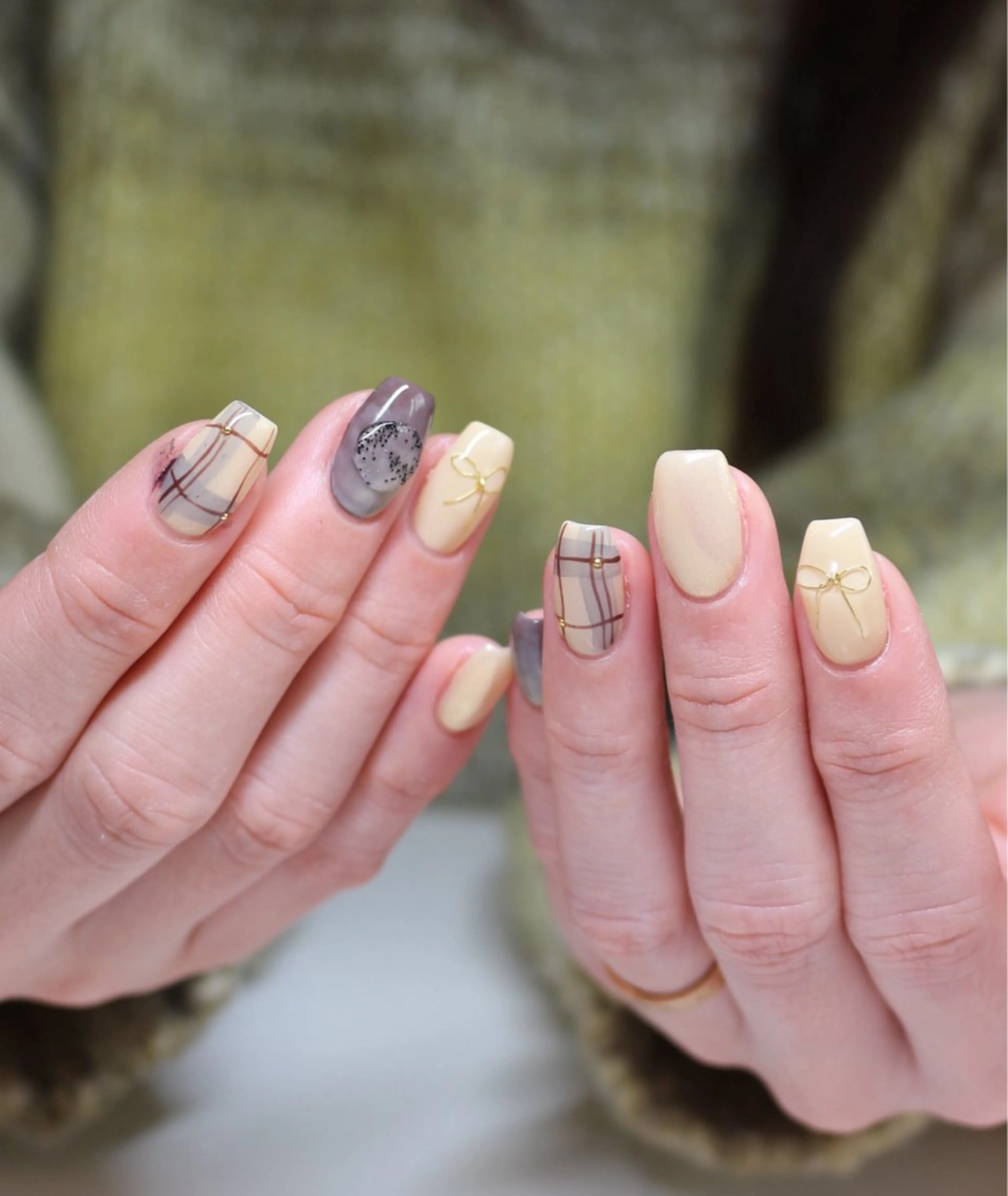 ネイル 韓国ネイル ミラーネイル ニュアンスネイル リボン ワンホンネイル ハンドネイル Baku Nailsのネイルデザイン
