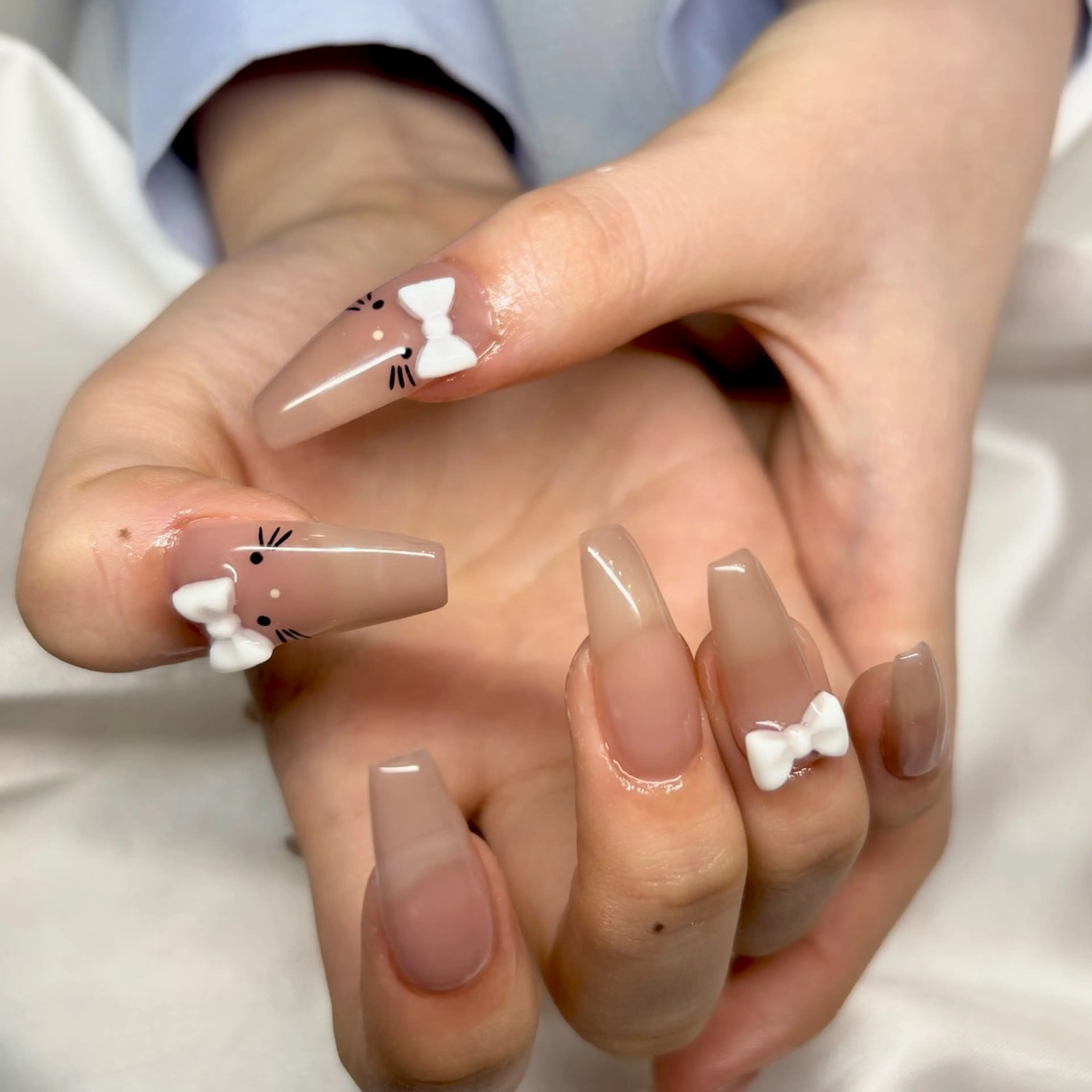 ネイル ハンドネイル ハンドケア . 未來のネイルデザイン