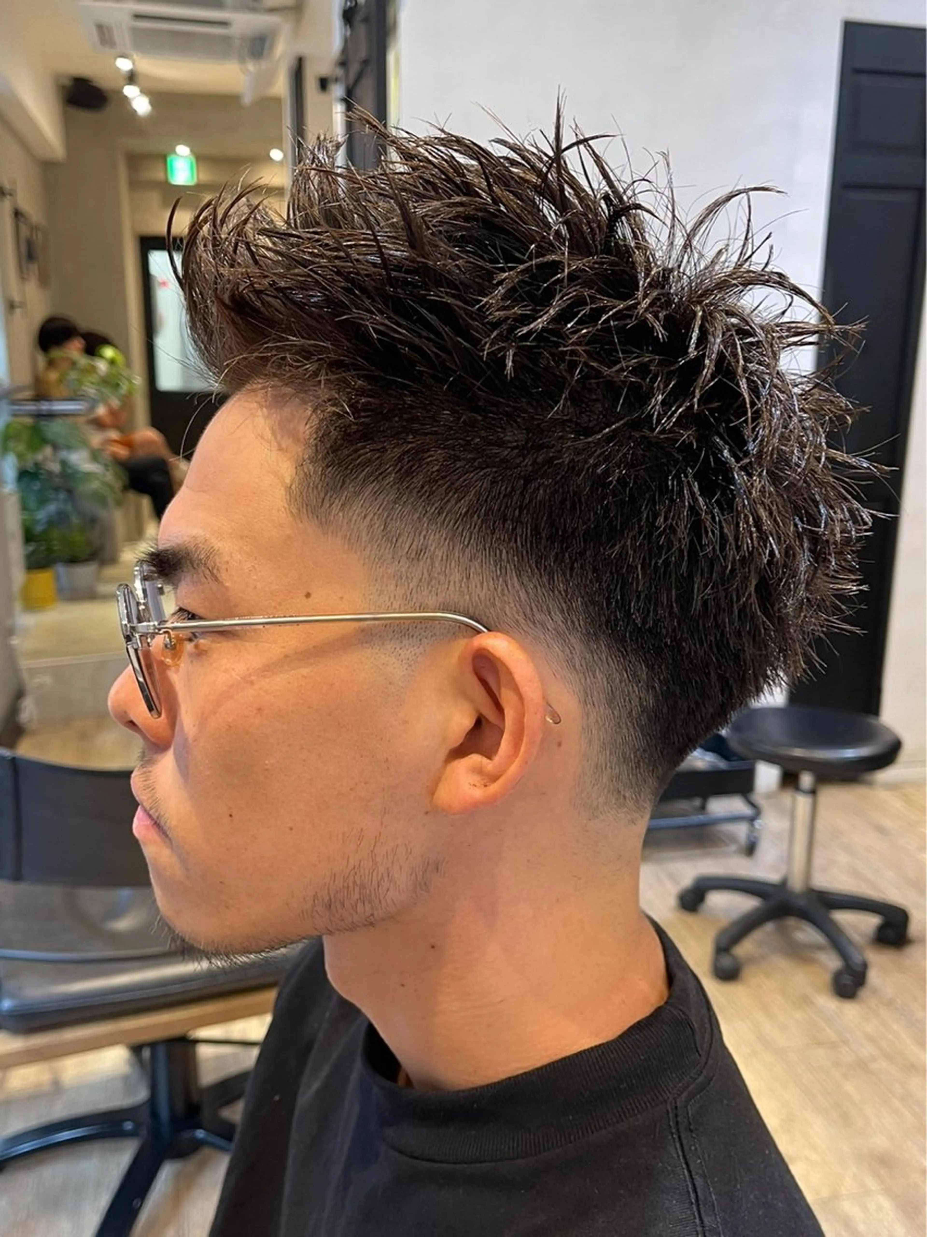 ショート パーマ メンズ ビジネス フェードカット メンズ韓国風 マッシュ メンズパーマ カット パーマ トリートメント ヘアセット 新宿メンズ専門 髪質改善パーマ特化のヘアスタイル