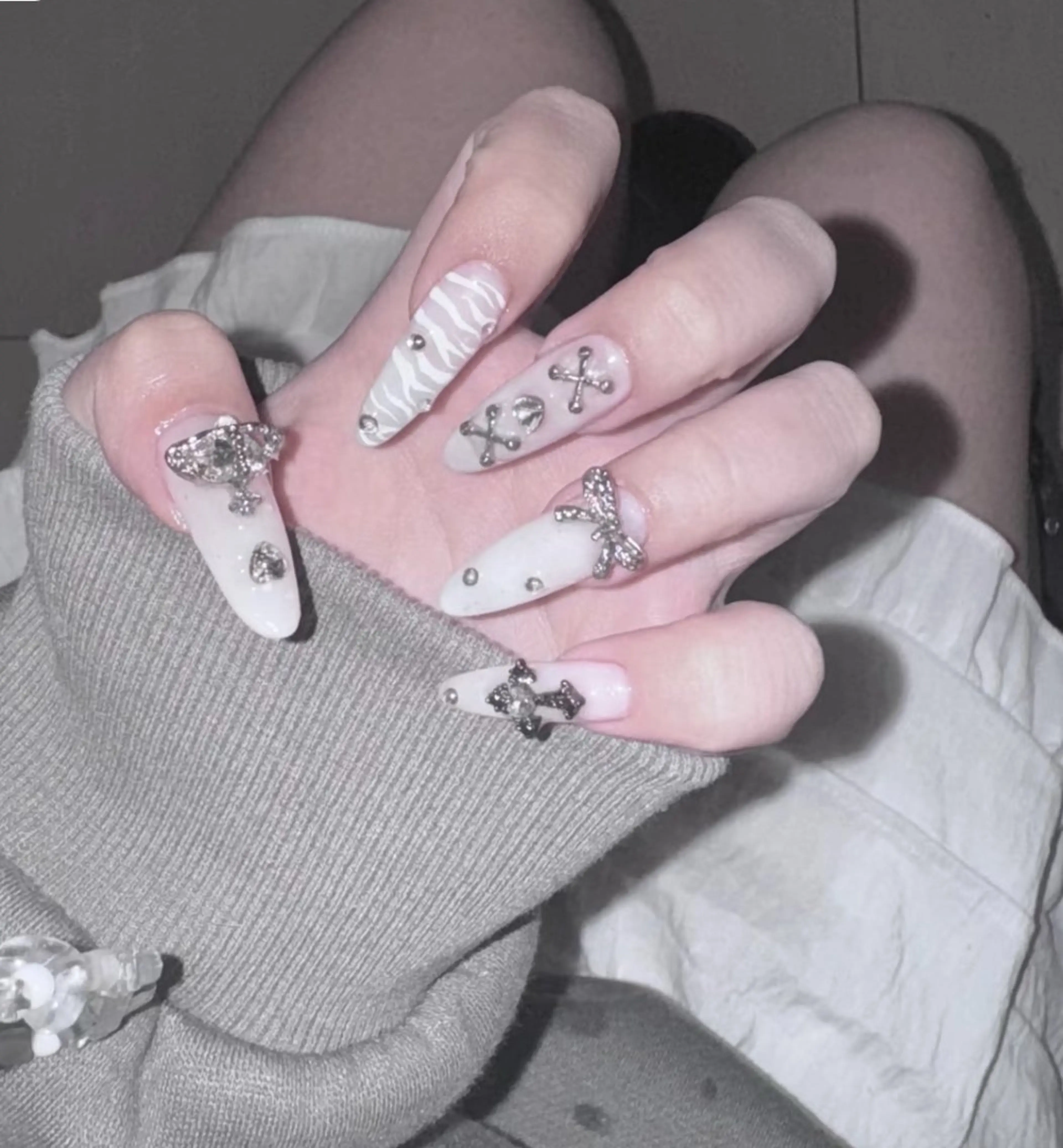 ネイル フレンチネイル グラデーション キラキラネイル 韓国ネイル マグネットネイル ハンドネイル 🎀🎀YooLi Nail Salonのネイルデザイン