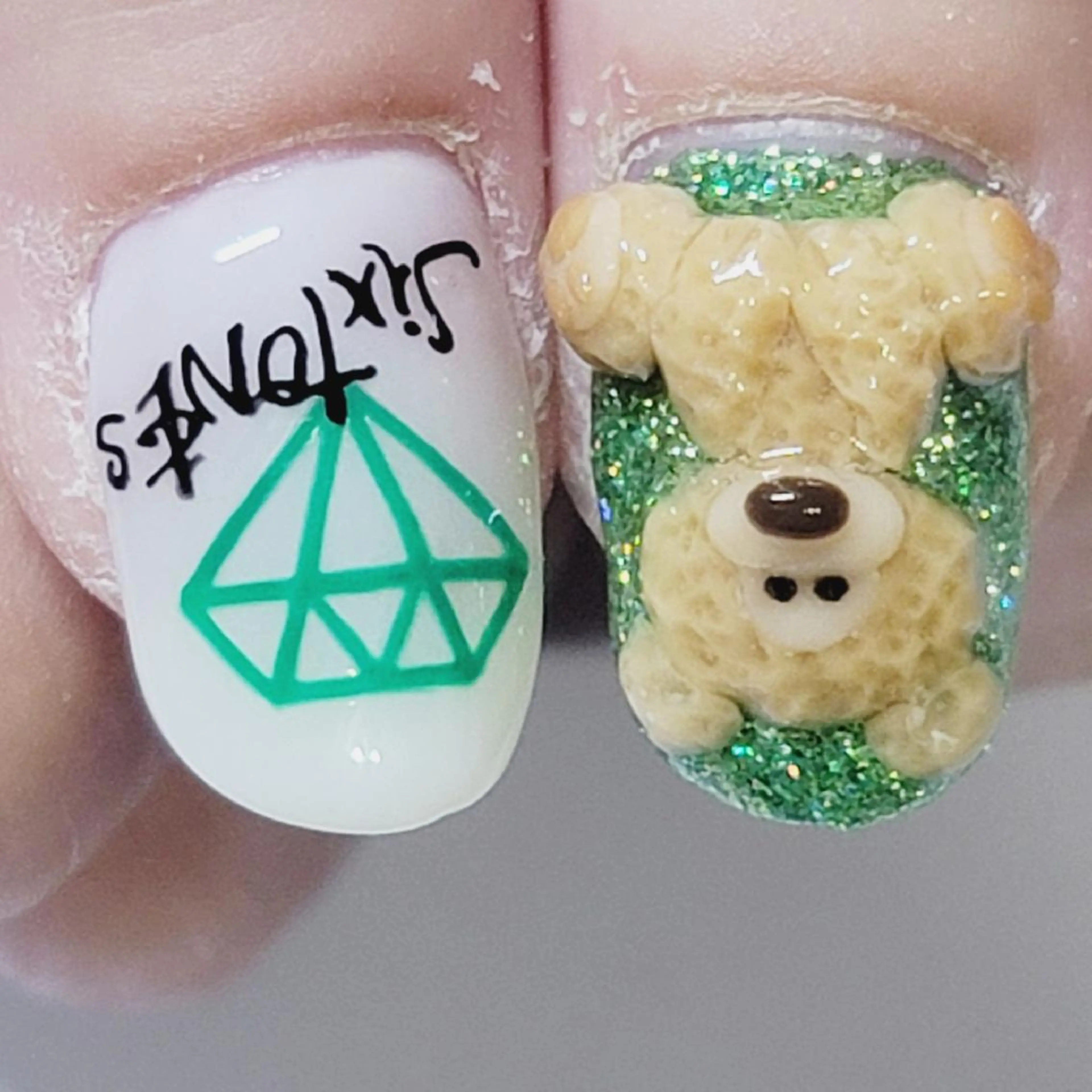 ネイル アートネイル オーロラネイル グリーン ラメ(グリッター) ホワイト ハンドネイル よしだ ひろきのネイルデザイン