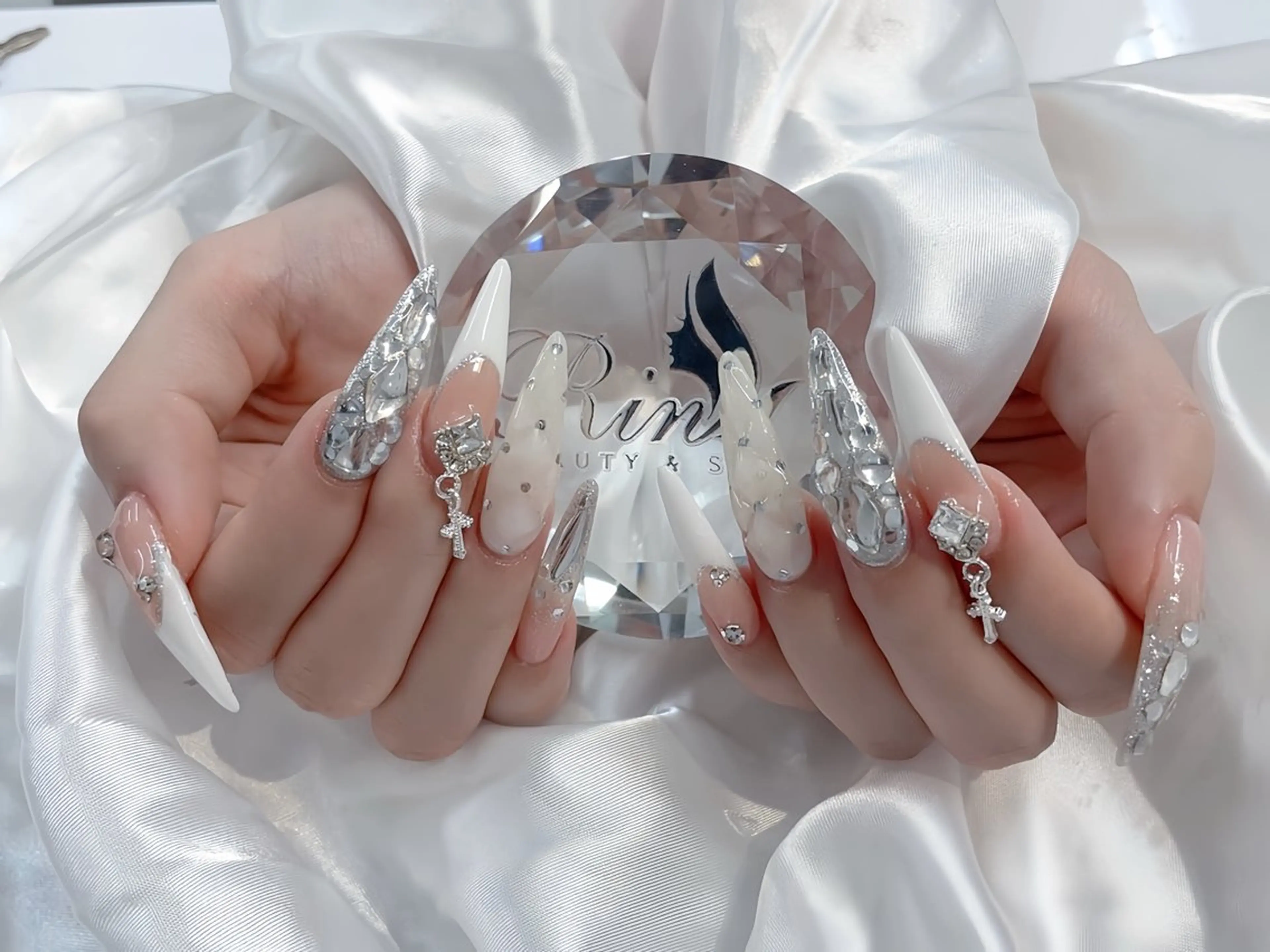 ネイル アートネイル 成人式 ロングネイル ニュアンスネイル スカルプネイル ハンドネイル Rin Nail 新大久保店のネイルデザイン